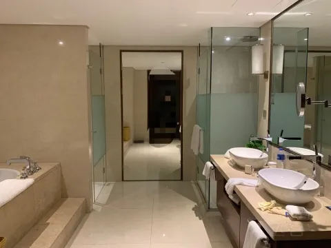 �Ͼ���ï����ϣ���١����׷�ϲ�ǲΰ������