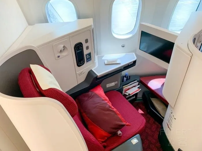 20190619_Hainan-Airlines_787-9_Business_PEK-ORD_JRodriguez-63.jpg
