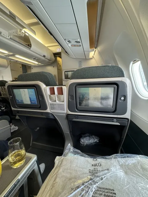 In Cathay��CX 722 KUL-HKG A330 Business Class