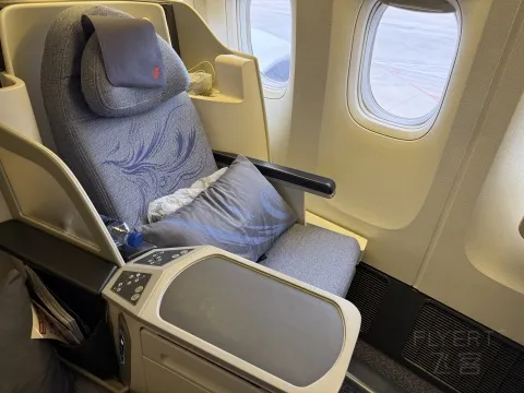 ��KMG-PEK-URC�������¿�A359/B773����շ��б���