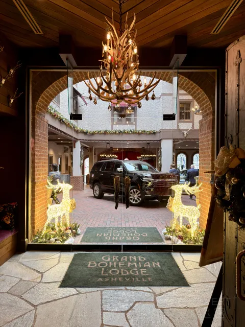 Ұ�����ݻ�����ײ��Grand Bohemian Lodge Asheville ��ʲά����;��ѡ �������빫·