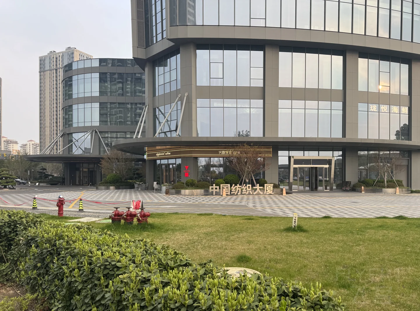 170451TYYYIJKQLYFEVMCS.jpg