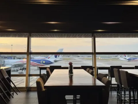 ʵ����������գ���Խɽ��������֮�ã�ǡ��������ذ�������