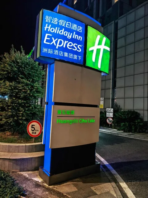 ����ʯ�ź���ѡ���վƵ꡿��ɽΪ�ڽ԰�Ȼ����ѡ�ܾ�������