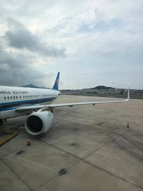 �Ϻ���;���߼ǣ������������顣���й��Ϸ����� CZ6127 DLC-PKX �տ�A321neo ���ò�