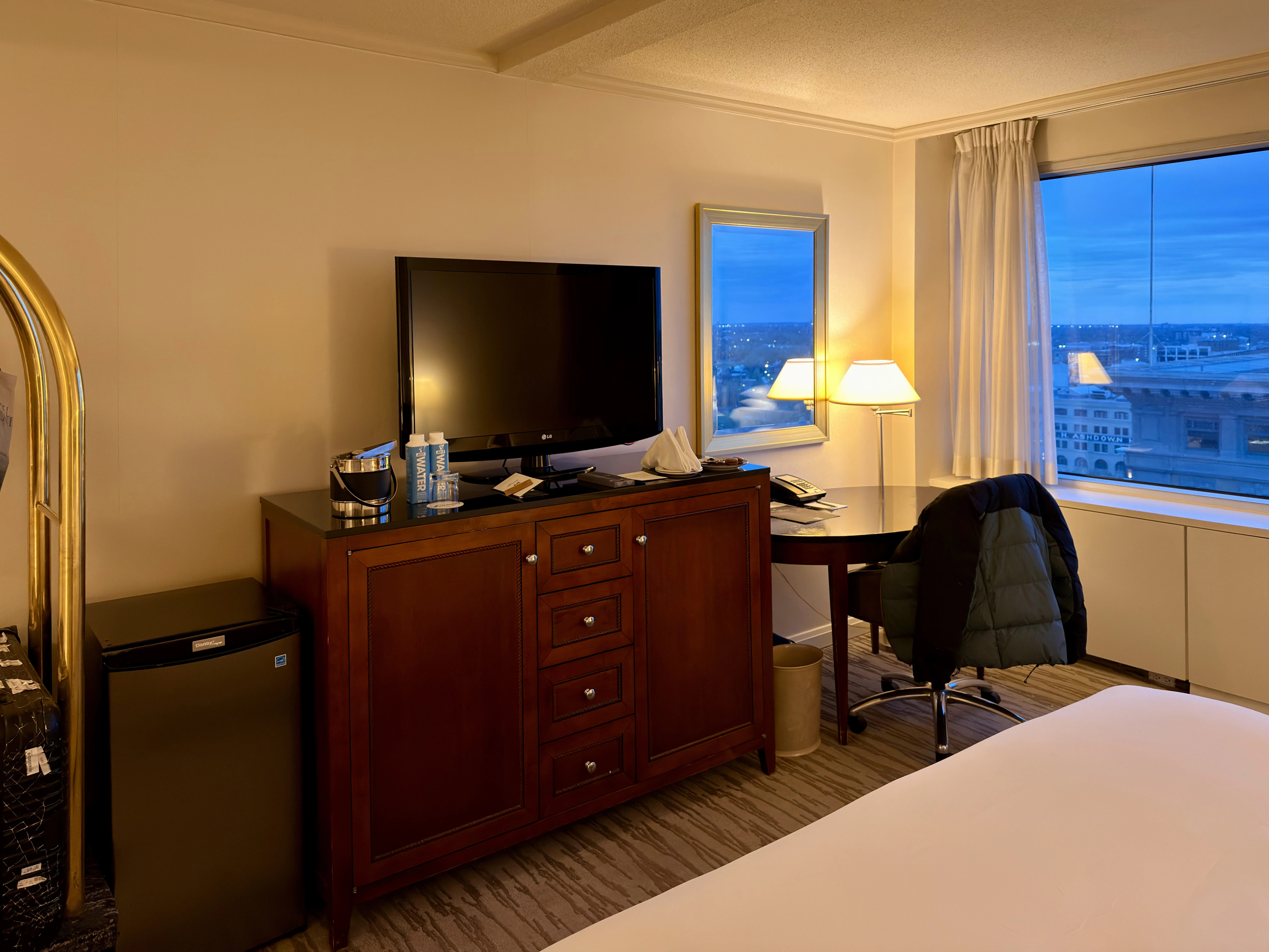 Ӳ���Ͼ� �۸��������׷��� 🇨🇦���Ხ�Ѷ��ɾƵ� Fairmont Winnipeg Hotel Manitoba