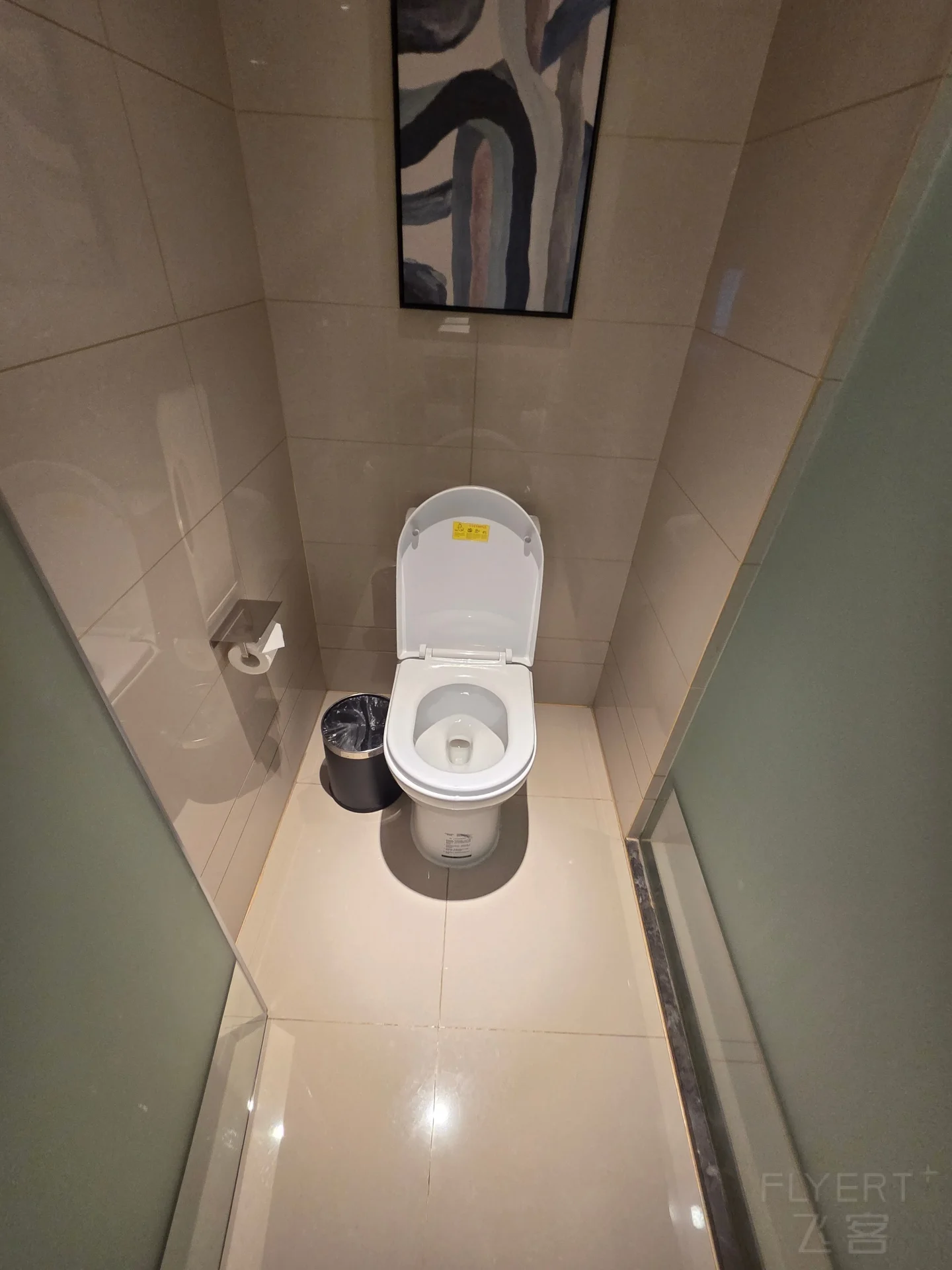 095802oqwvGlMTujywfsFk.jpg
