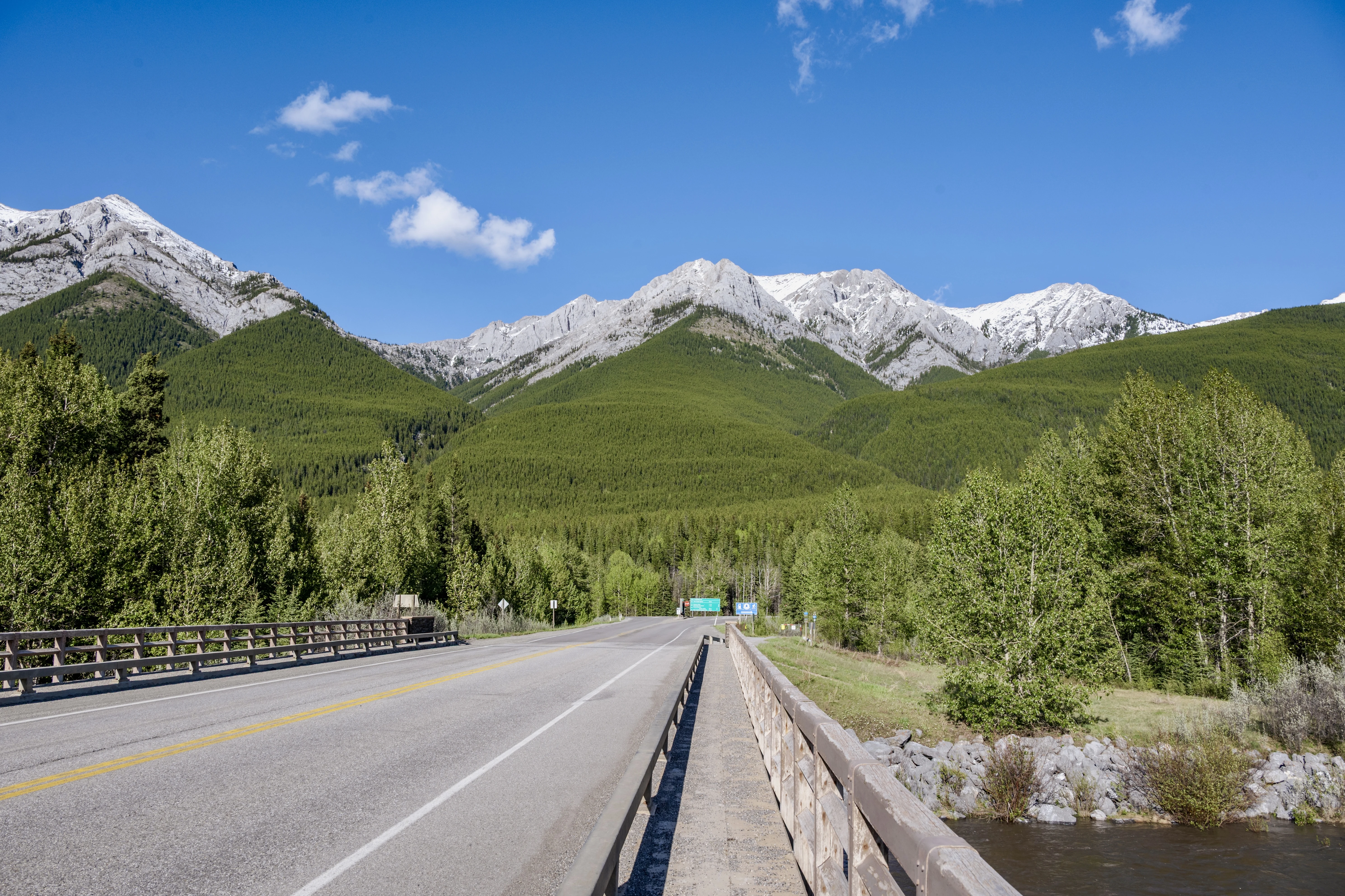 Ⱥɽ���ư�;�� G7��������ѡ��🇨🇦 Kananaskis Mountain Lodge ��ʽ�׷�һ����ƽ��