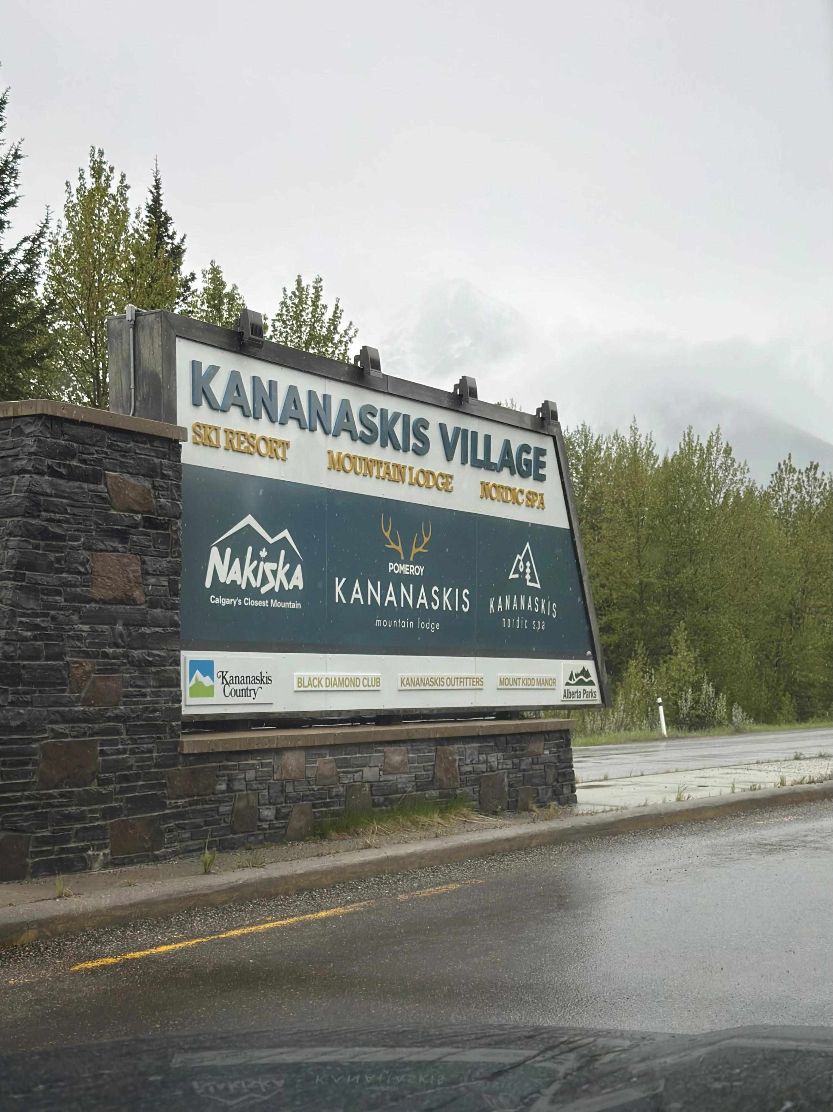 Ⱥɽ���ư�;�� G7��������ѡ��🇨🇦 Kananaskis Mountain Lodge ��ʽ�׷�һ����ƽ��