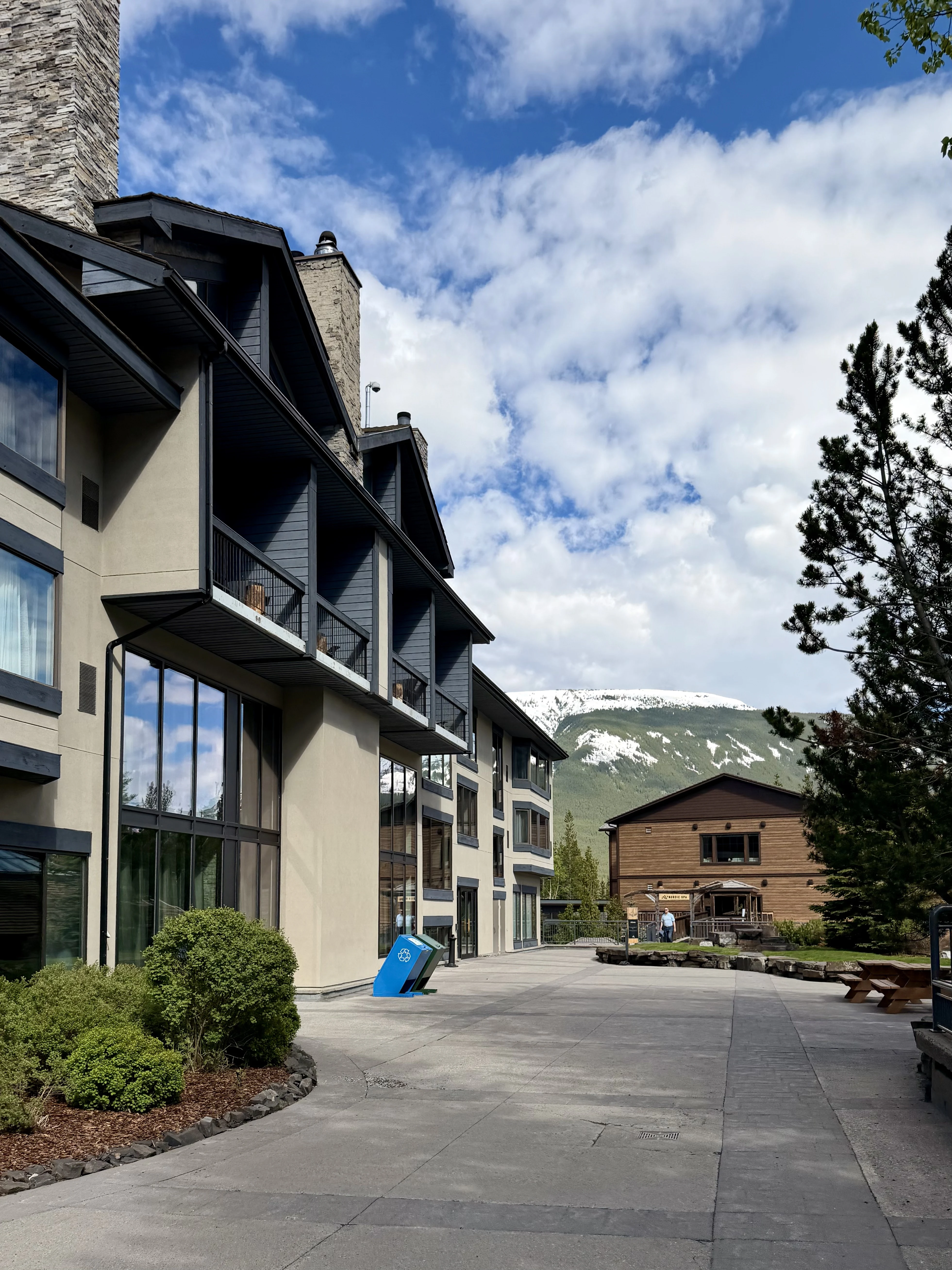 Ⱥɽ���ư�;�� G7��������ѡ��🇨🇦 Kananaskis Mountain Lodge ��ʽ�׷�һ����ƽ��