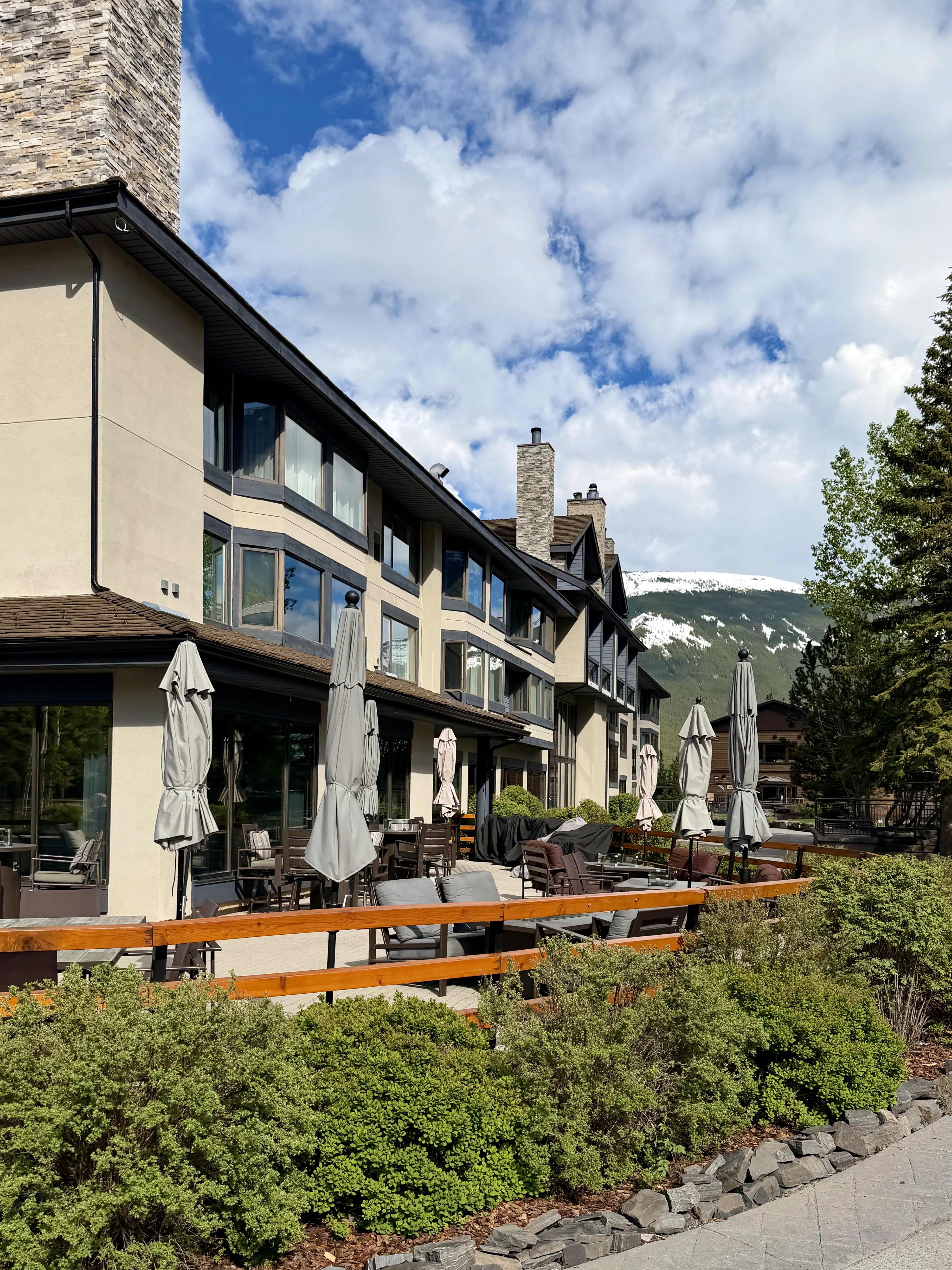Ⱥɽ���ư�;�� G7��������ѡ��🇨🇦 Kananaskis Mountain Lodge ��ʽ�׷�һ����ƽ��