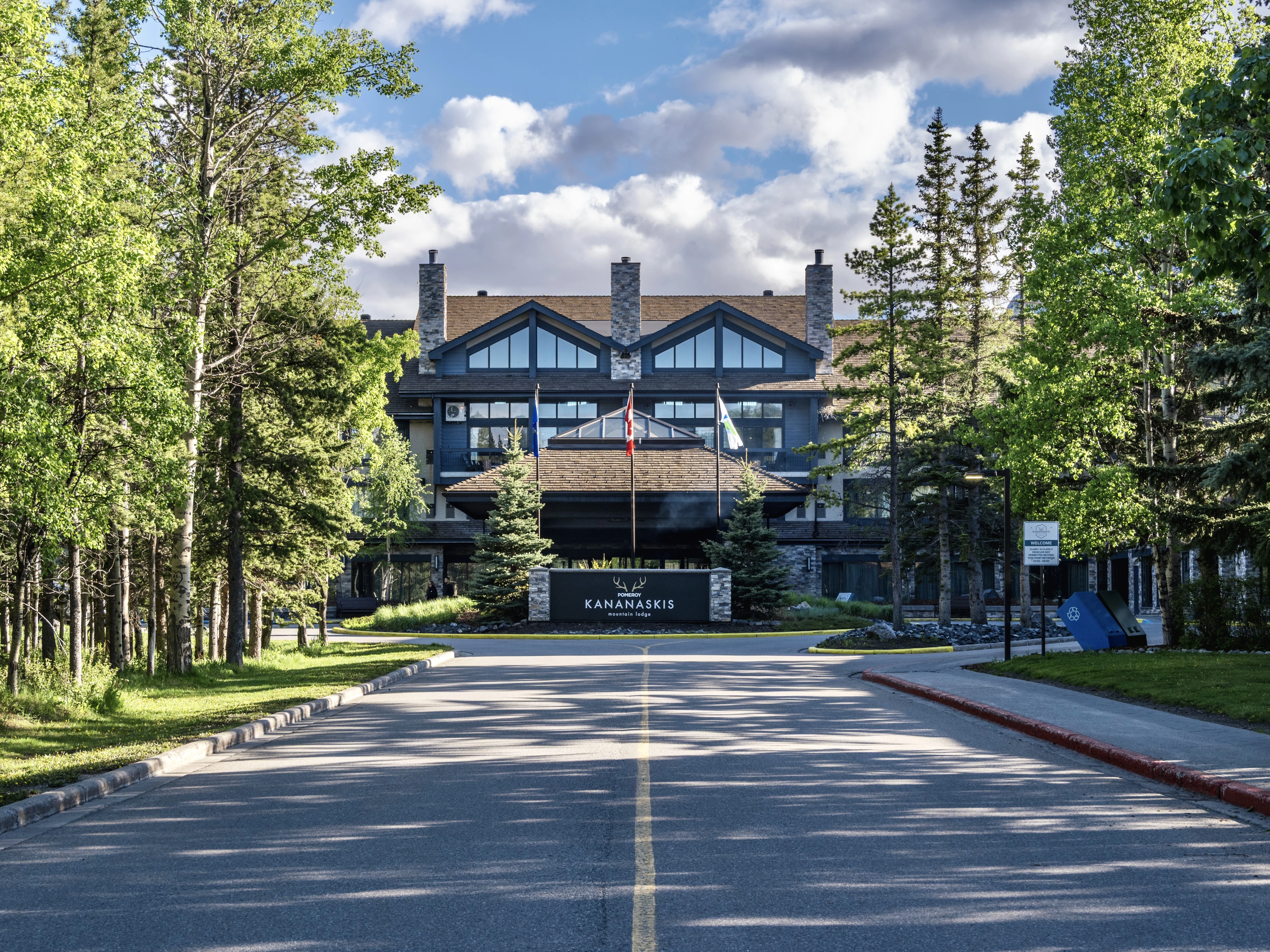 Ⱥɽ���ư�;�� G7��������ѡ��🇨🇦 Kananaskis Mountain Lodge ��ʽ�׷�һ����ƽ��