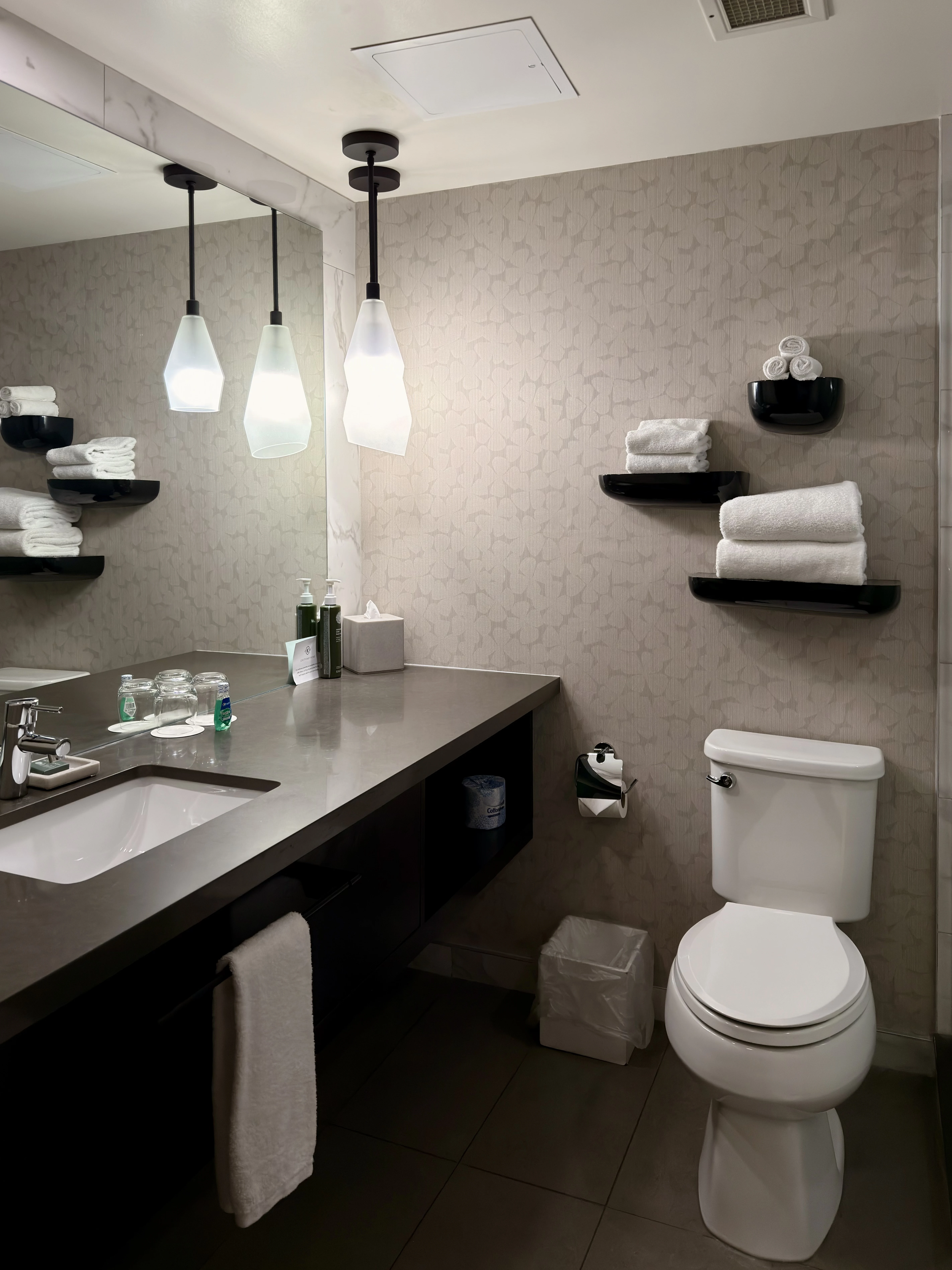 Ⱥɽ���ư�;�� G7��������ѡ��🇨🇦 Kananaskis Mountain Lodge ��ʽ�׷�һ����ƽ��