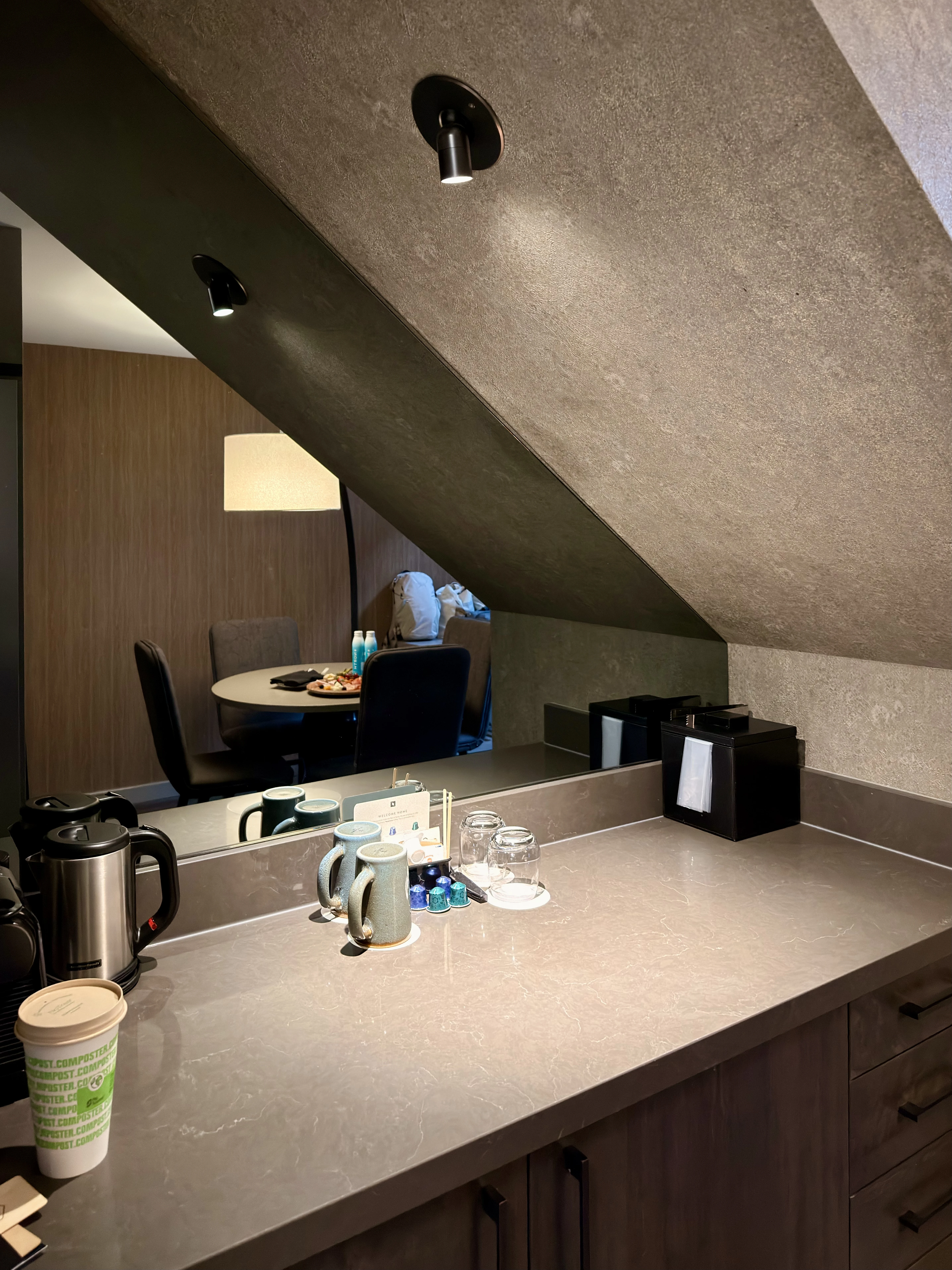 Ⱥɽ���ư�;�� G7��������ѡ��🇨🇦 Kananaskis Mountain Lodge ��ʽ�׷�һ����ƽ��