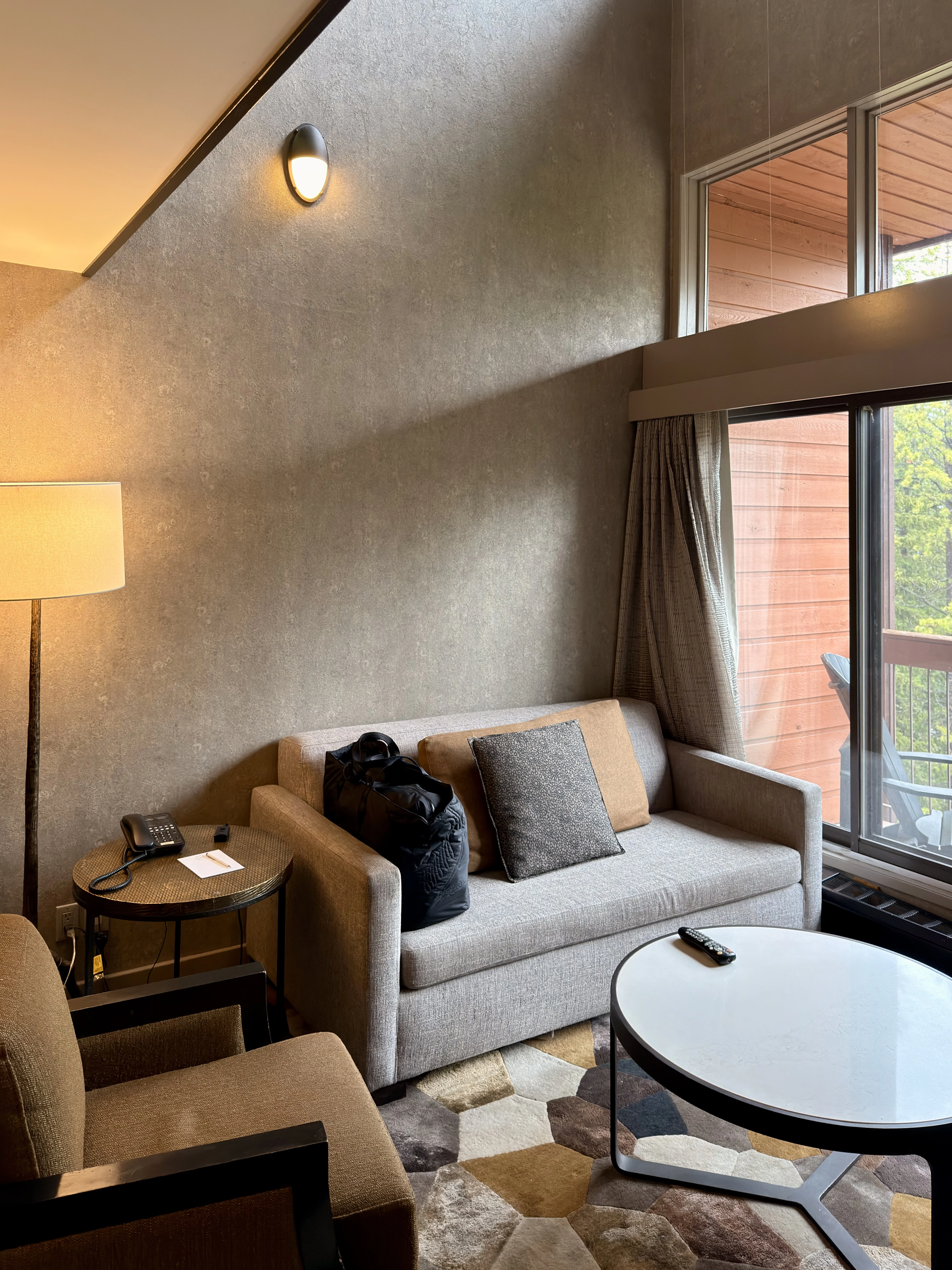 Ⱥɽ���ư�;�� G7��������ѡ��🇨🇦 Kananaskis Mountain Lodge ��ʽ�׷�һ����ƽ��