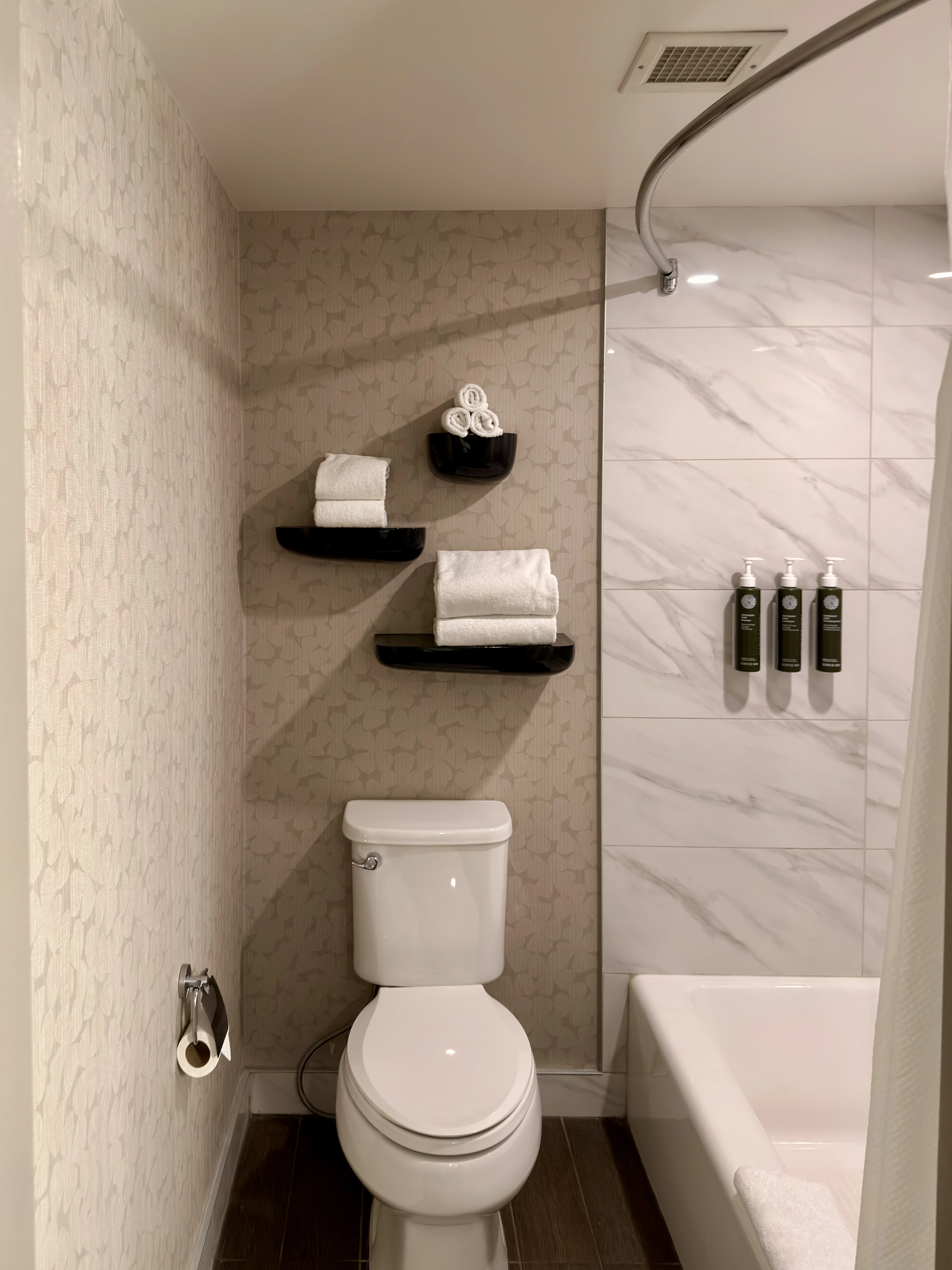 Ⱥɽ���ư�;�� G7��������ѡ��🇨🇦 Kananaskis Mountain Lodge ��ʽ�׷�һ����ƽ��
