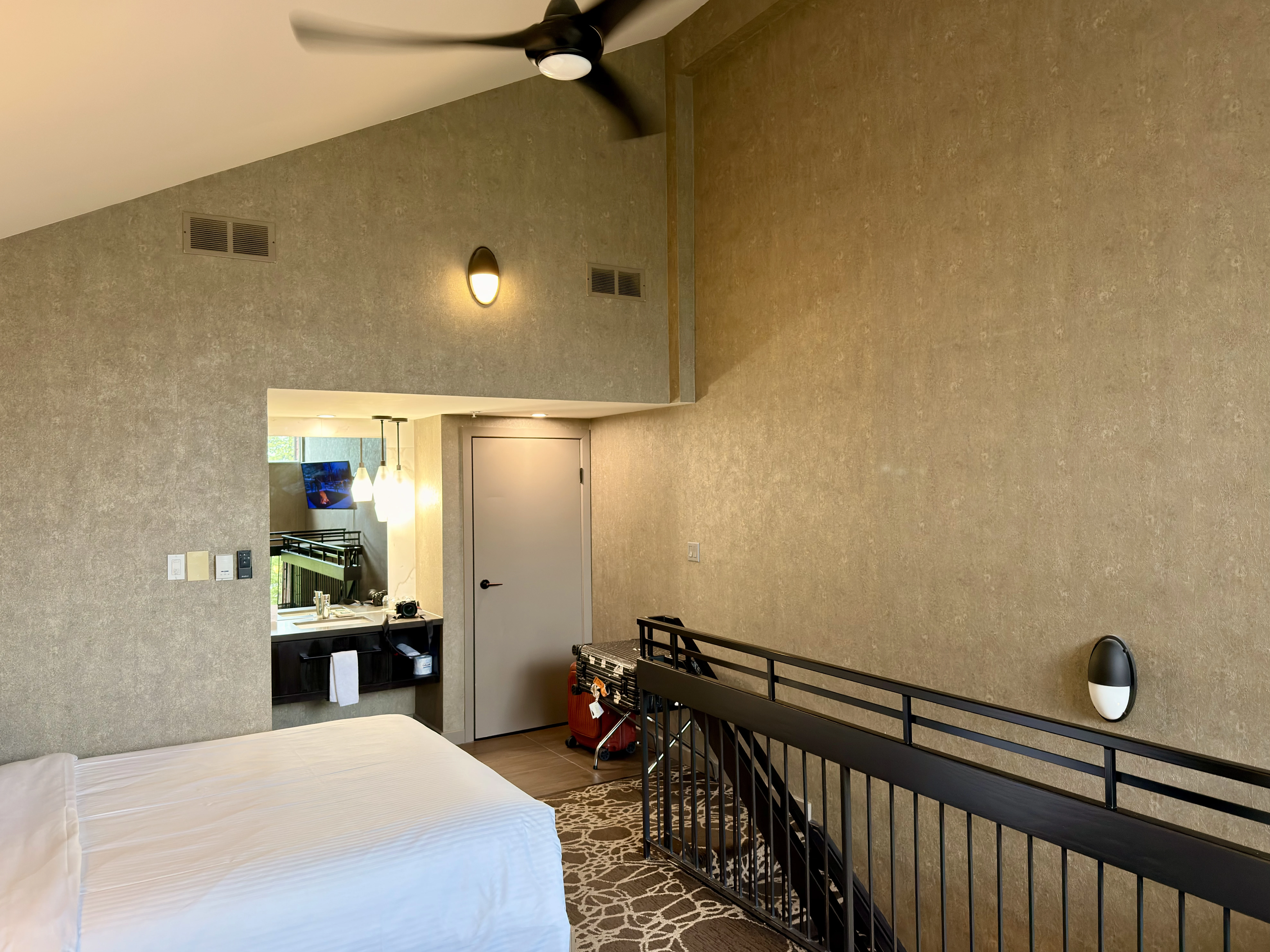Ⱥɽ���ư�;�� G7��������ѡ��🇨🇦 Kananaskis Mountain Lodge ��ʽ�׷�һ����ƽ��
