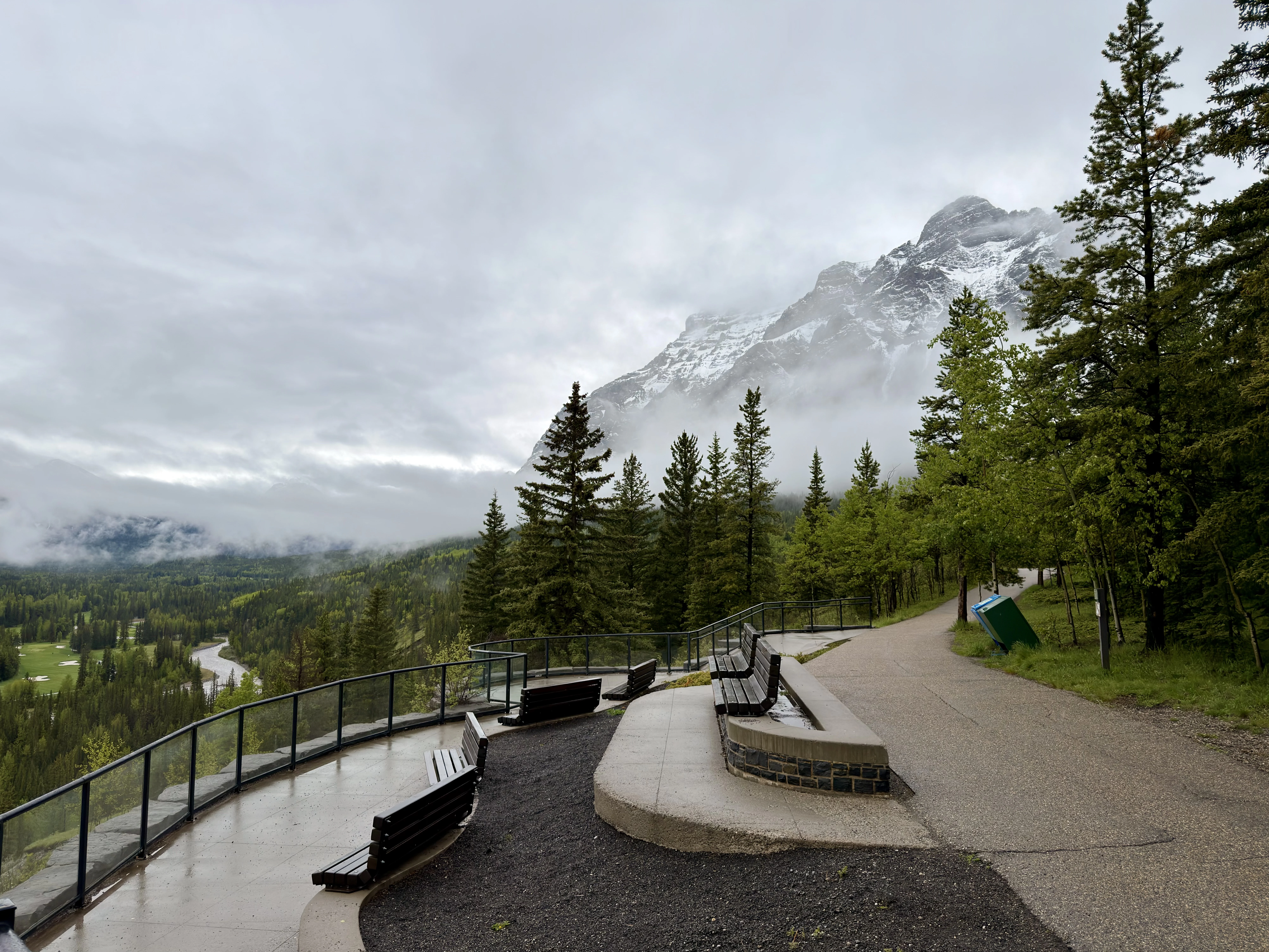 Ⱥɽ���ư�;�� G7��������ѡ��🇨🇦 Kananaskis Mountain Lodge ��ʽ�׷�һ����ƽ��