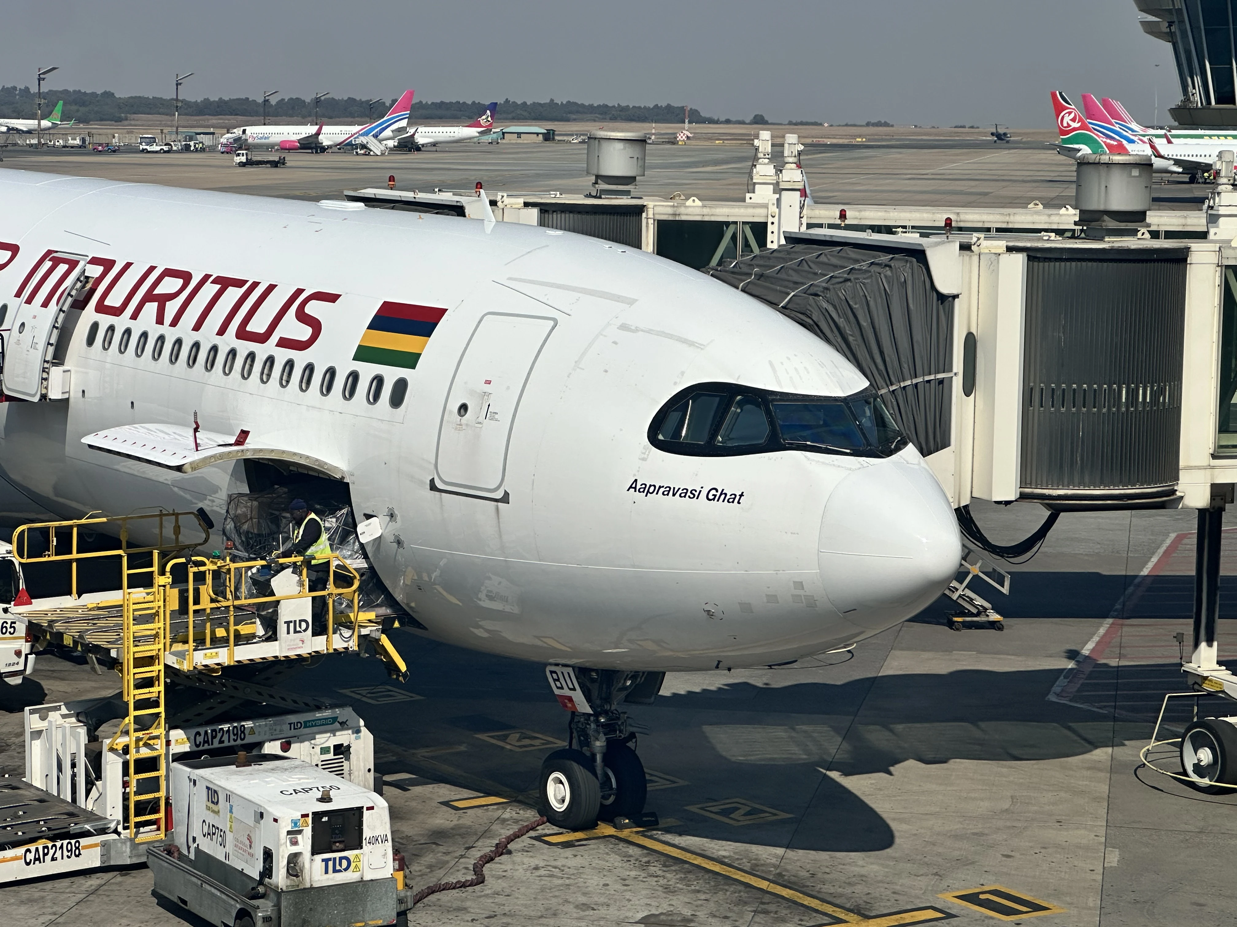 ���˿������䣬���������ա�ī������A350���òշ������飬Լ����˹��JNB-���������DOH