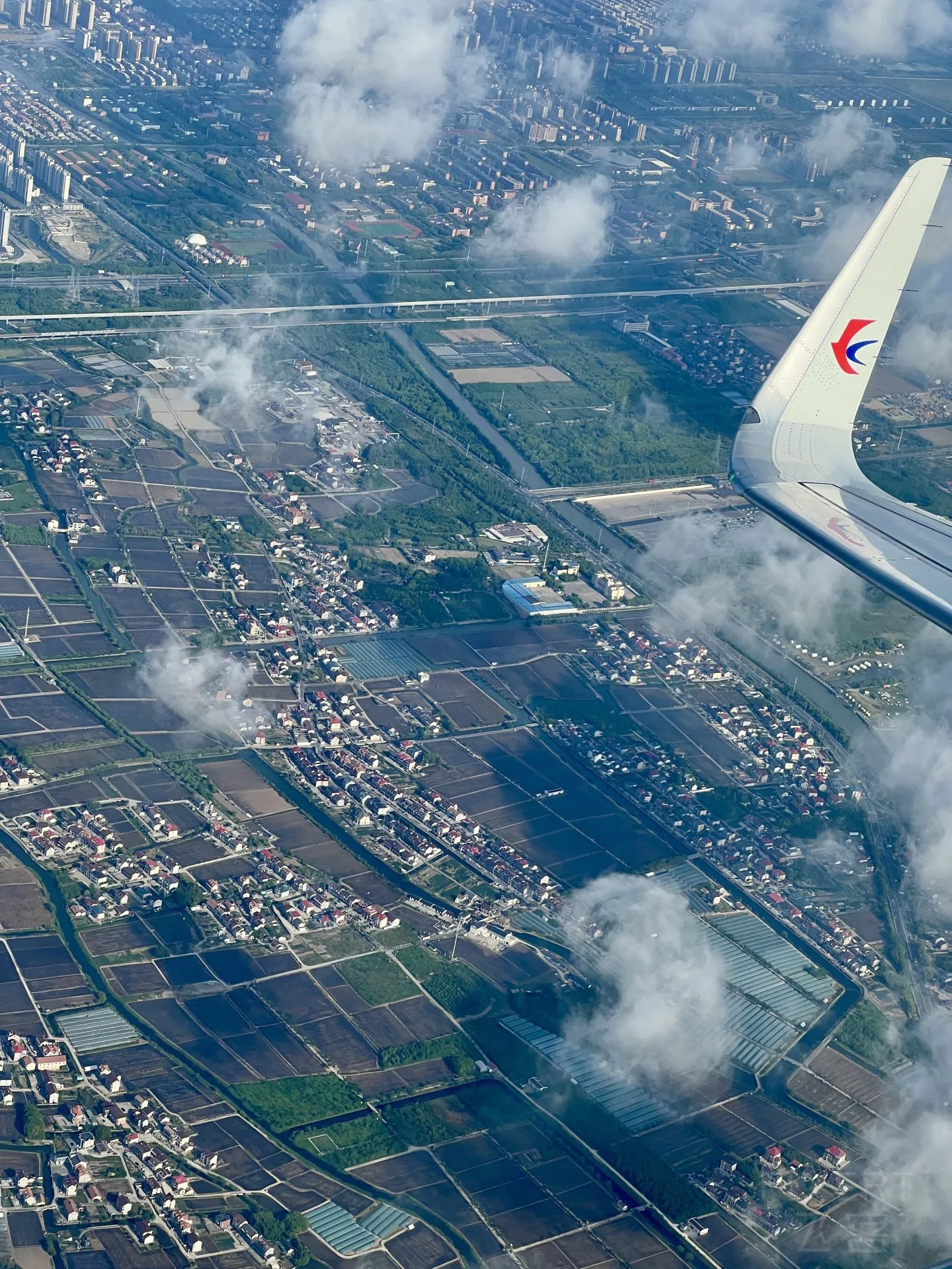 120400RYBKPJKYQLLSXOZR.jpg