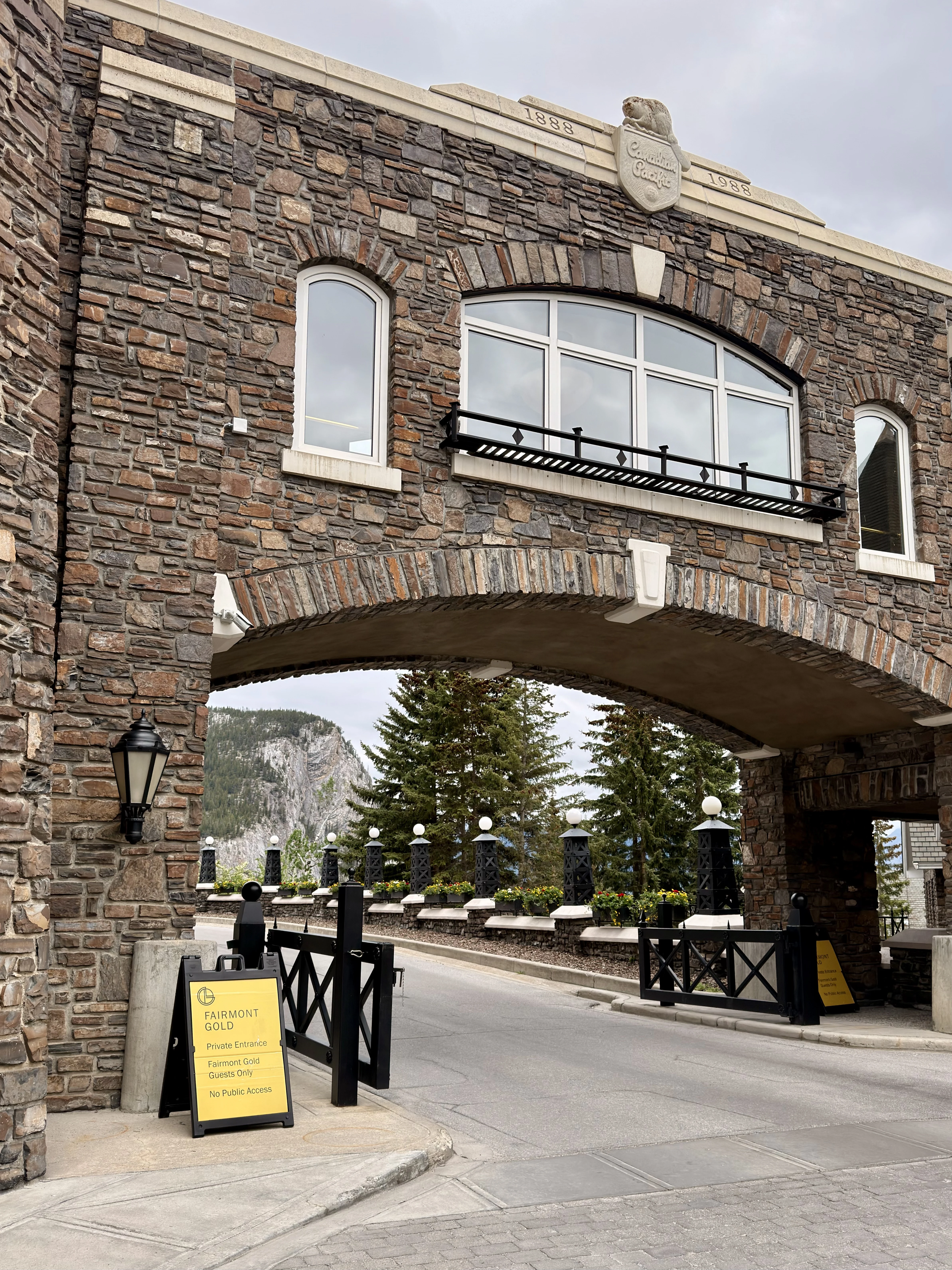 ���ɽ�Ѷ���������①�����䲻�ࡤ���Ѷ��ɳǱ� ����ͷ� Fairmont Gold Banff Springs