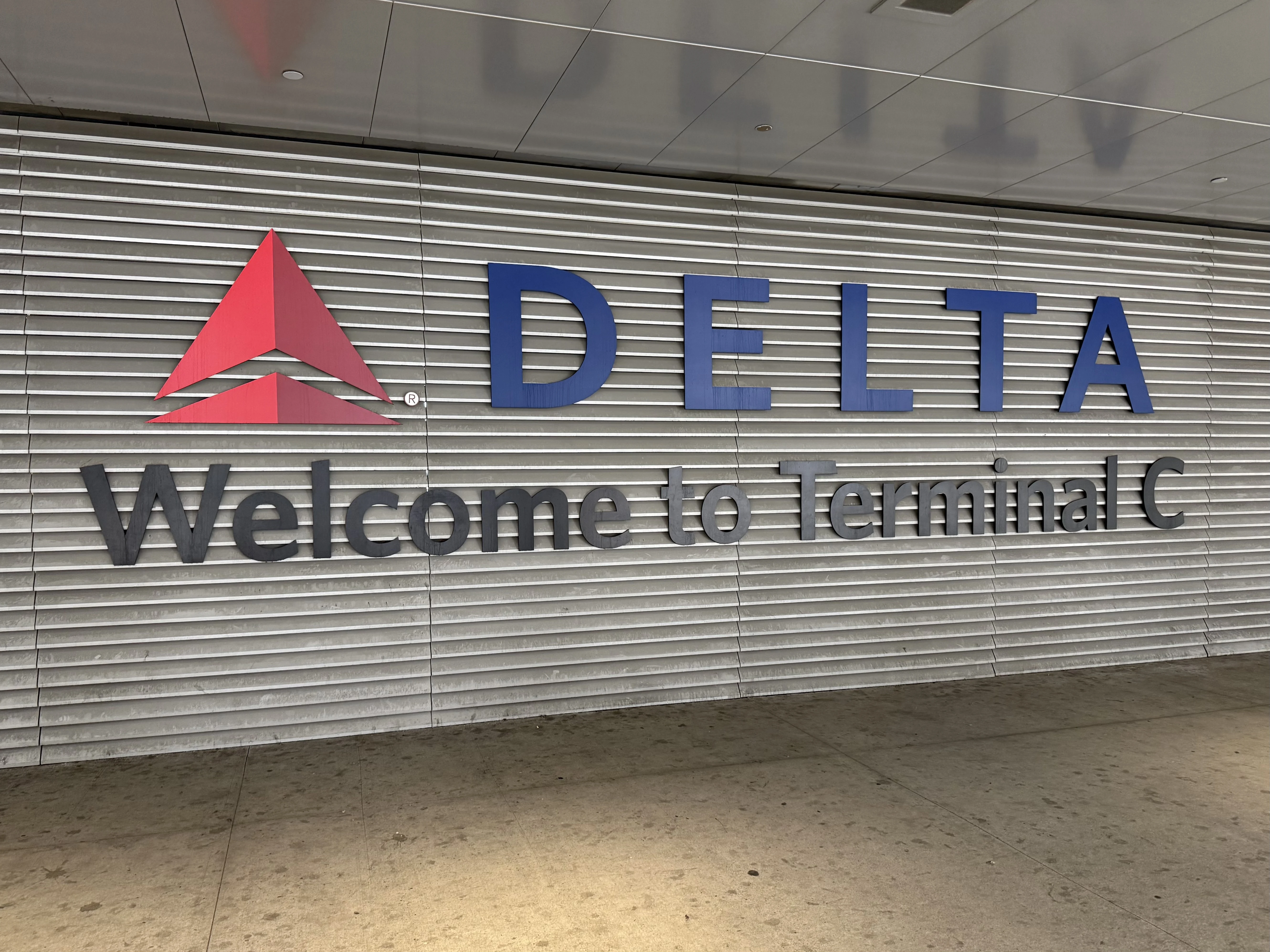 �Ա�����������ͷ�Ȳգ���������DL2109 LGA-IAH A220-300ͷ�Ȳ�����
