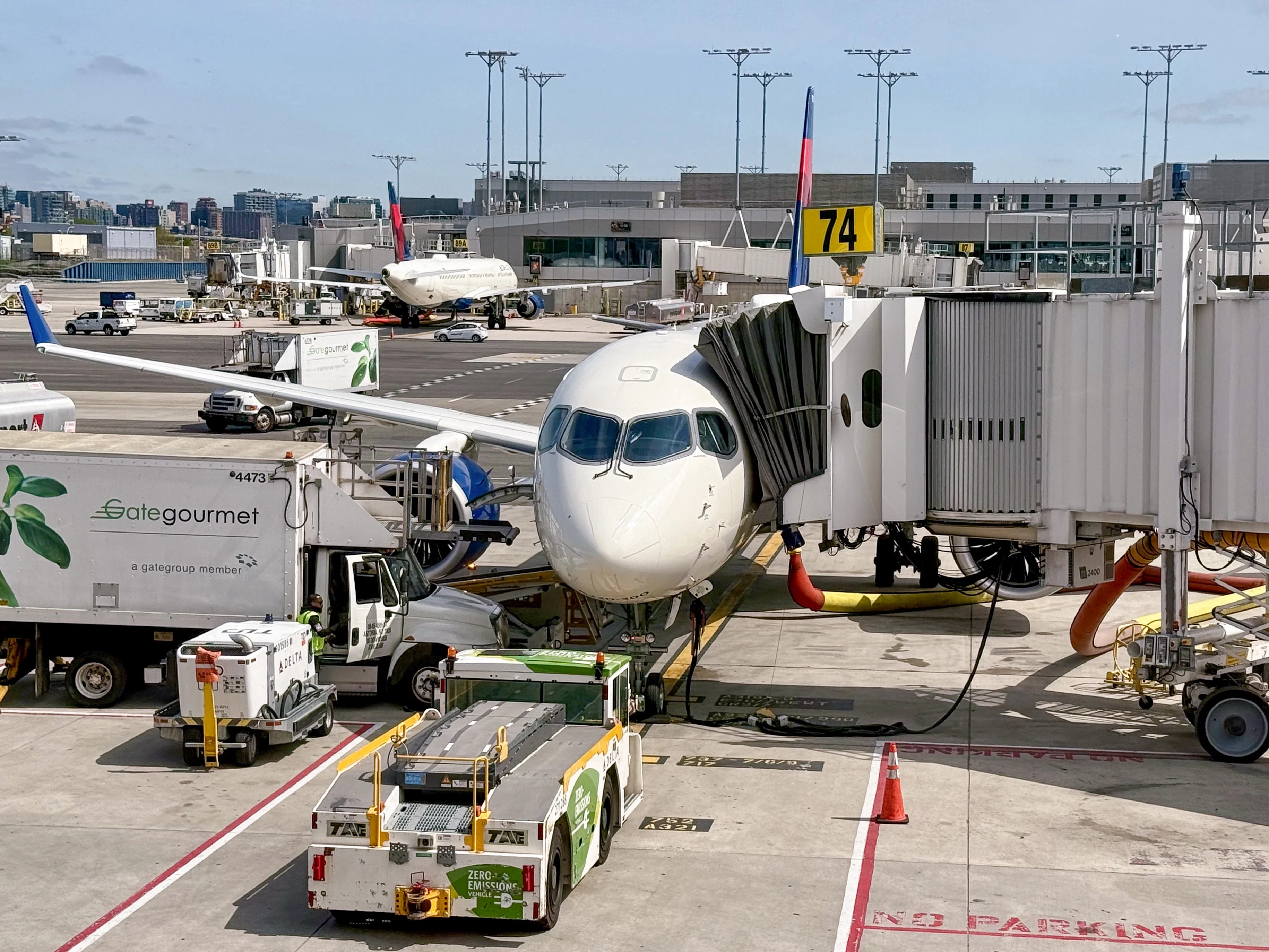 �Ա�����������ͷ�Ȳգ���������DL2109 LGA-IAH A220-300ͷ�Ȳ�����
