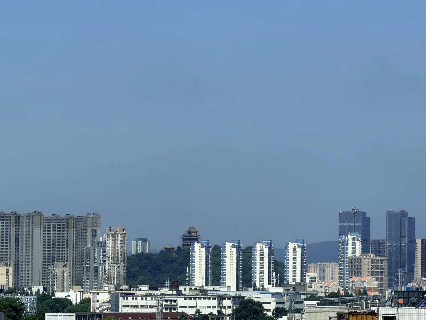 181058UABAKOFJIEKKGHNB.jpg