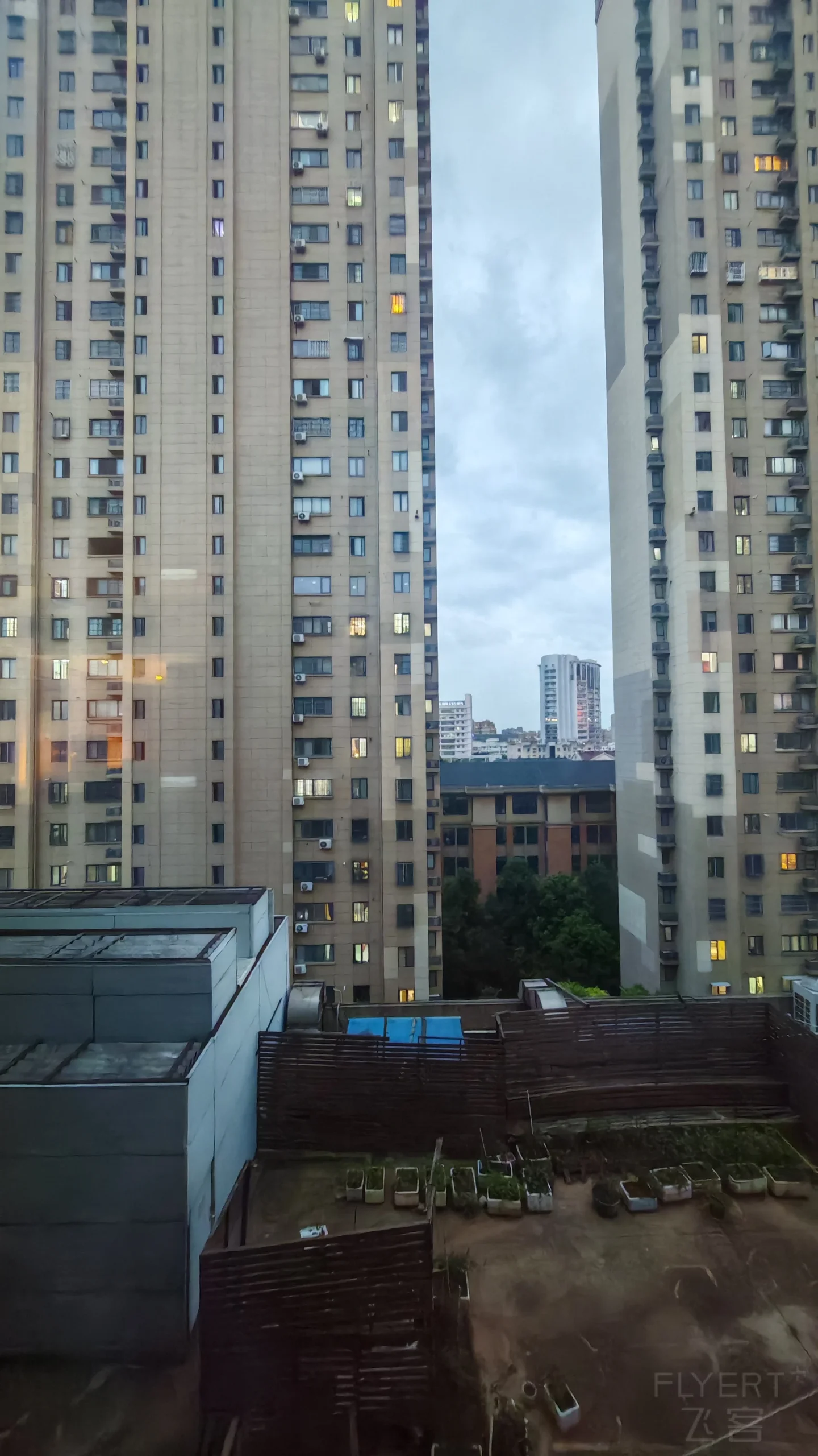 180324YaG3YgOkCyu6uTmA.jpg