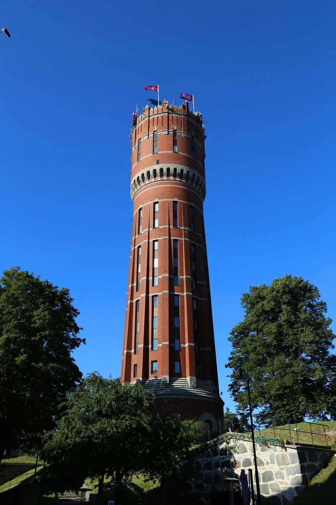 ��䣺�ȼ�֮�ǿ��������������Ƶ� + ��俨������¡�¡�����Ĭ��karlsKrona�ĳǹ���