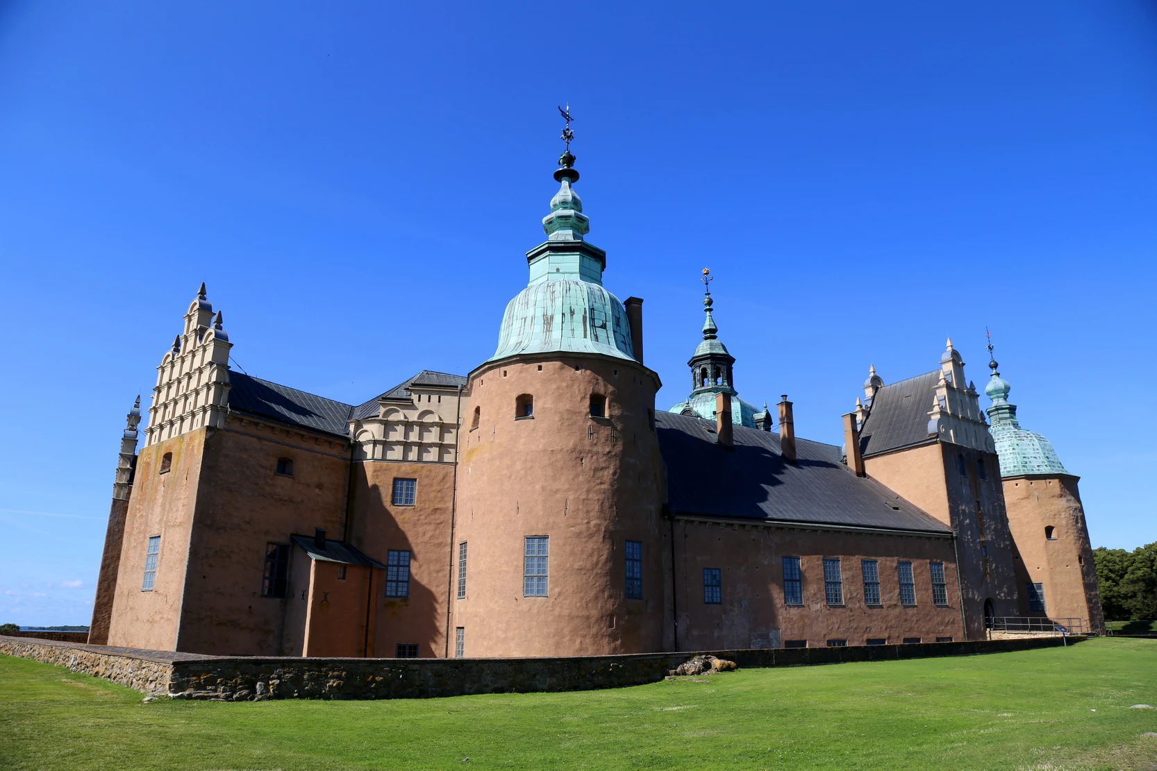 ��䣺�ȼ�֮�ǿ��������������Ƶ� + ��俨������¡�¡�����Ĭ��karlsKrona�ĳǹ���