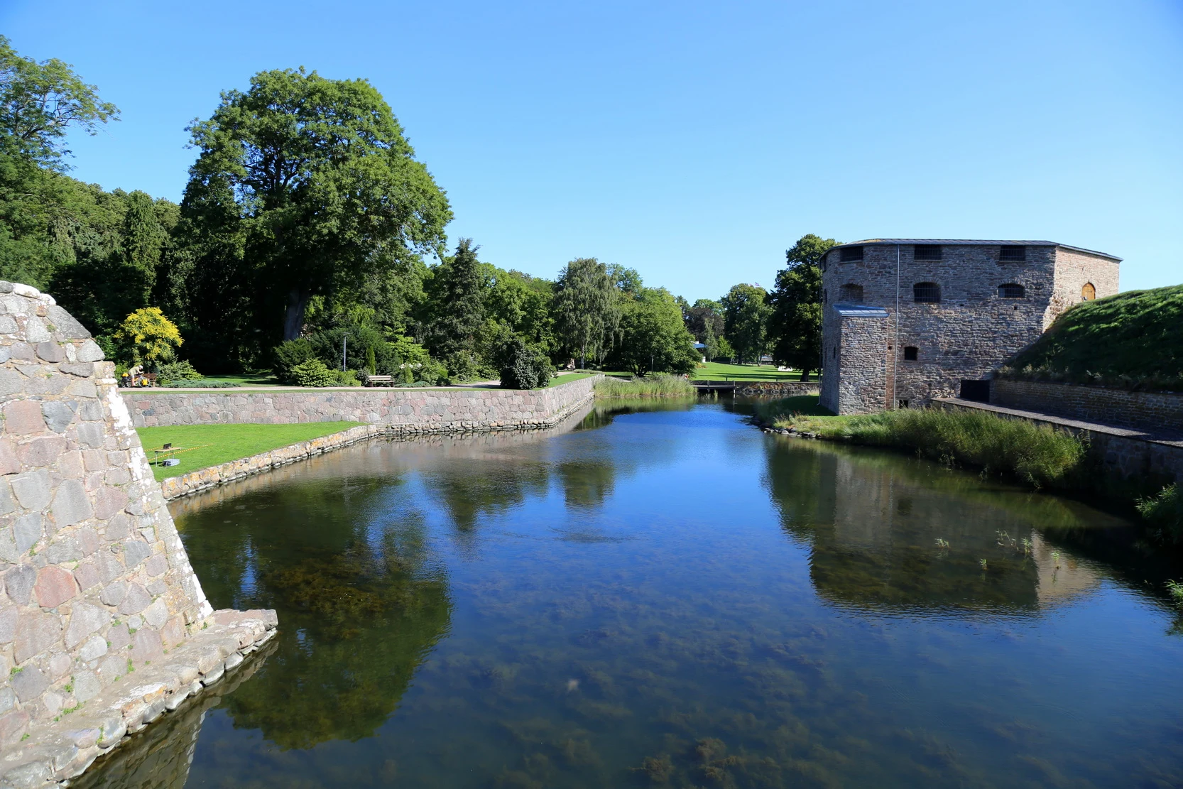 ��䣺�ȼ�֮�ǿ��������������Ƶ� + ��俨������¡�¡�����Ĭ��karlsKrona�ĳǹ���