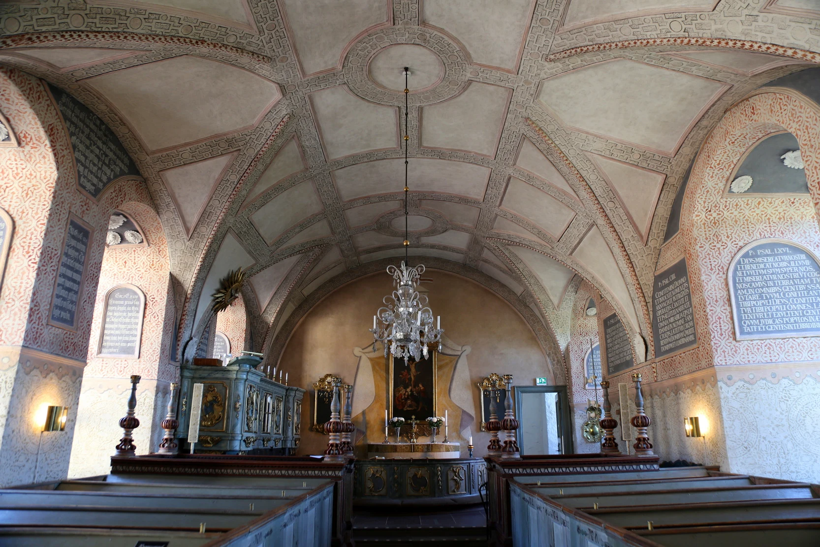 ��䣺�ȼ�֮�ǿ��������������Ƶ� + ��俨������¡�¡�����Ĭ��karlsKrona�ĳǹ���