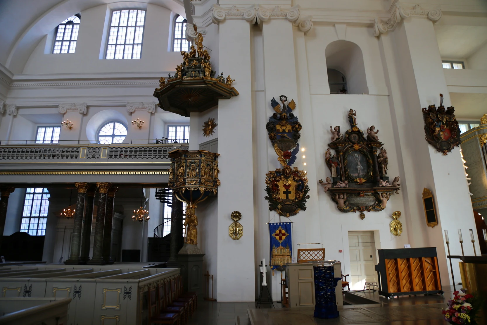 ��䣺�ȼ�֮�ǿ��������������Ƶ� + ��俨������¡�¡�����Ĭ��karlsKrona�ĳǹ���