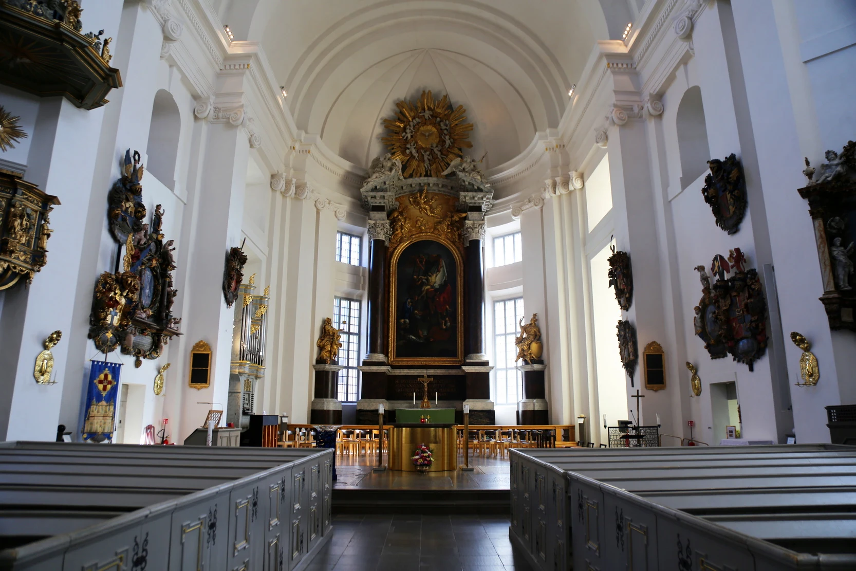 ��䣺�ȼ�֮�ǿ��������������Ƶ� + ��俨������¡�¡�����Ĭ��karlsKrona�ĳǹ���