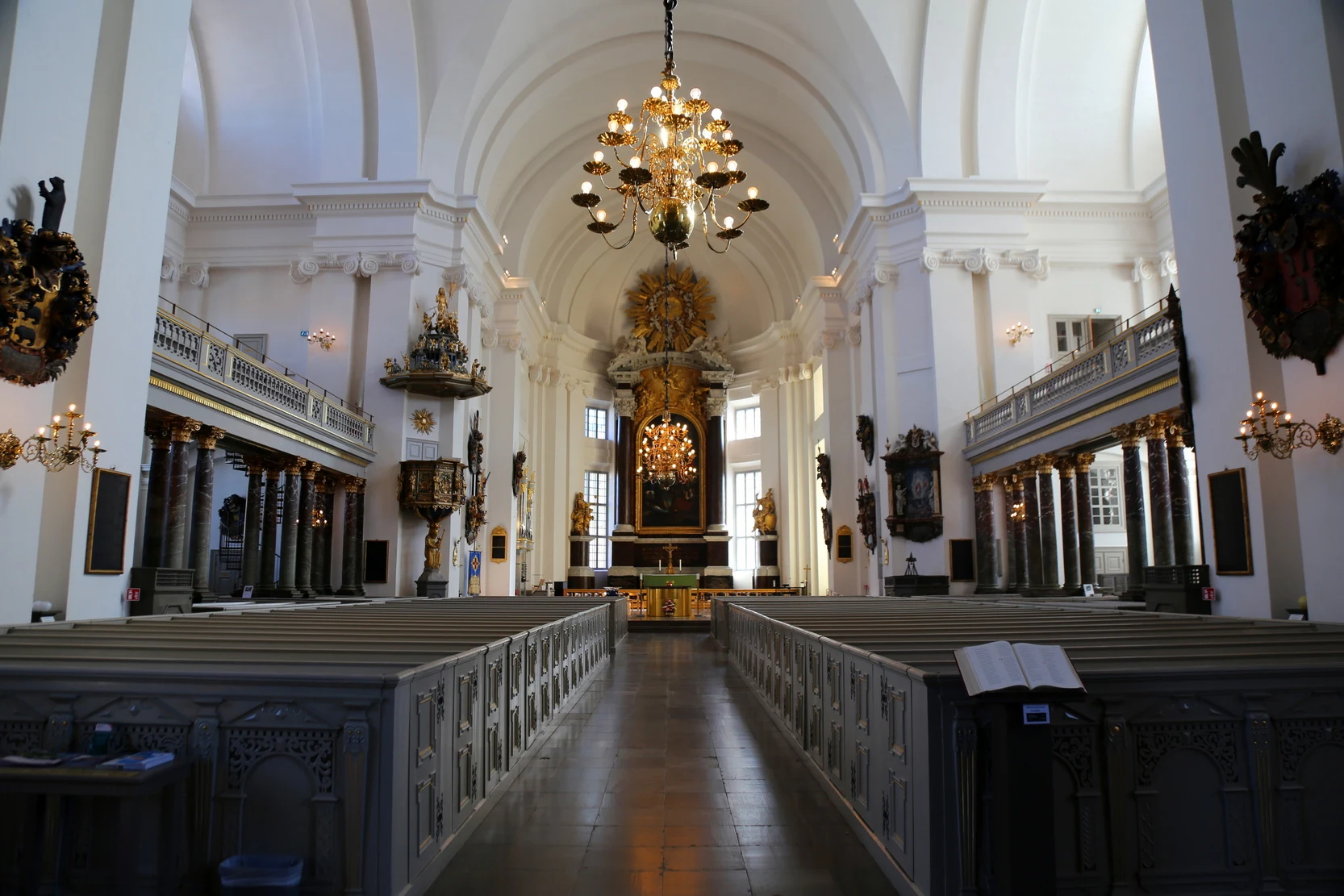 ��䣺�ȼ�֮�ǿ��������������Ƶ� + ��俨������¡�¡�����Ĭ��karlsKrona�ĳǹ���