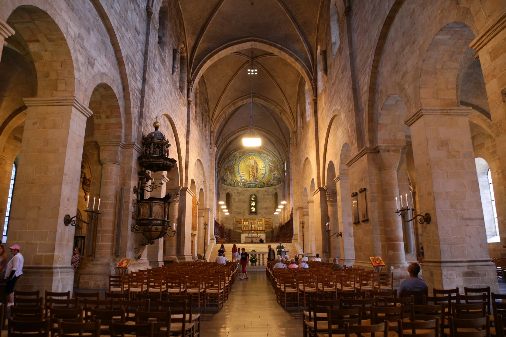 ��䣺�ȼ�֮�ǿ��������������Ƶ� + ��俨������¡�¡�����Ĭ��karlsKrona�ĳǹ���