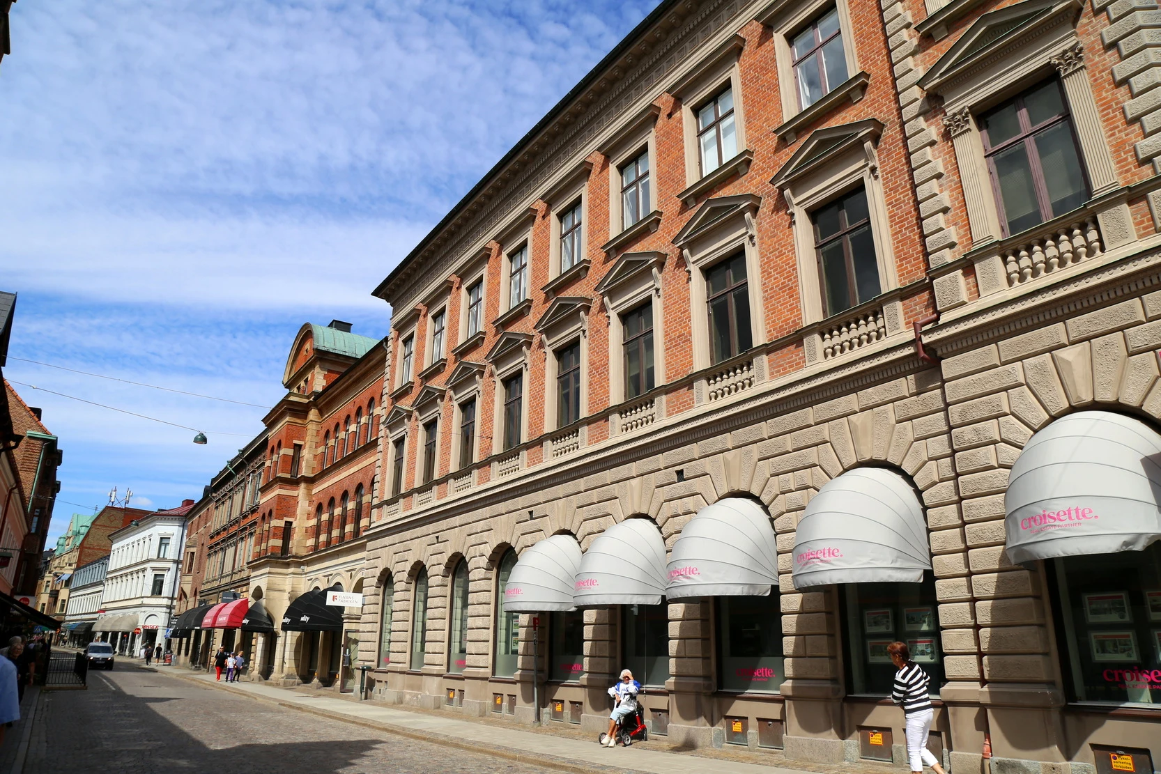��䣺�ȼ�֮�ǿ��������������Ƶ� + ��俨������¡�¡�����Ĭ��karlsKrona�ĳǹ���
