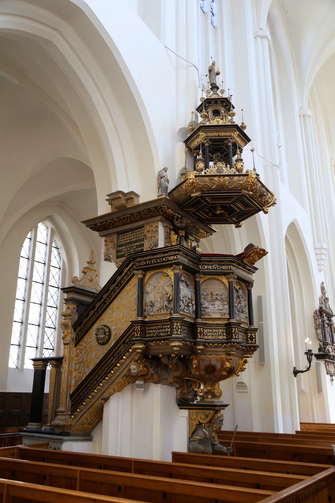 ��䣺�ȼ�֮�ǿ��������������Ƶ� + ��俨������¡�¡�����Ĭ��karlsKrona�ĳǹ���