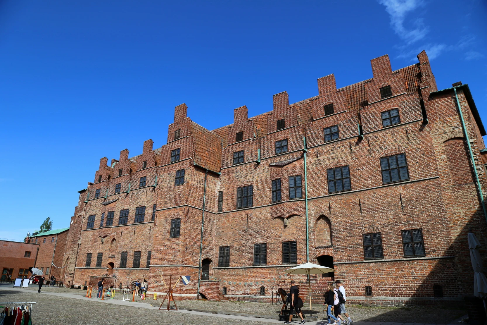 ��䣺�ȼ�֮�ǿ��������������Ƶ� + ��俨������¡�¡�����Ĭ��karlsKrona�ĳǹ���