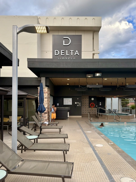 ���ô����ɽ���� - ��������¶�¡���¬��˹����¶����Ƶ� Delta Hotels Kamloops BC