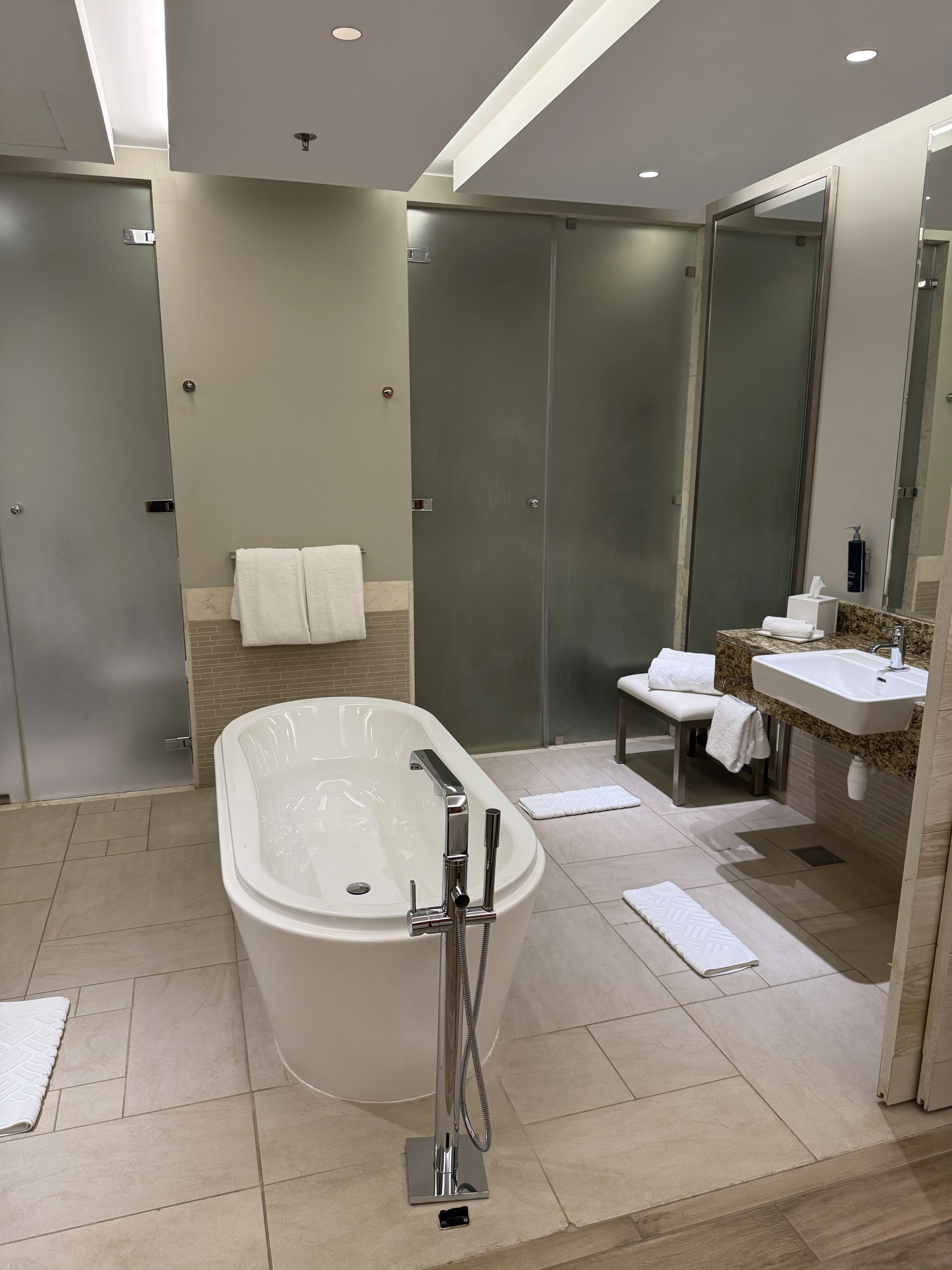 ����ϣ����ˮ�ƶȼپƵ�Hilton Dead Sea Resort & Spa����������һ�����׷�����