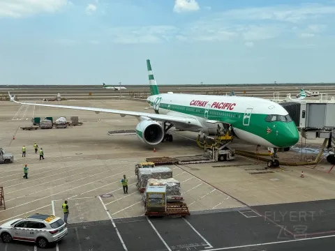 ż��80����ʻ����̩CX367 PVG-HKG A350-900���ò�����
