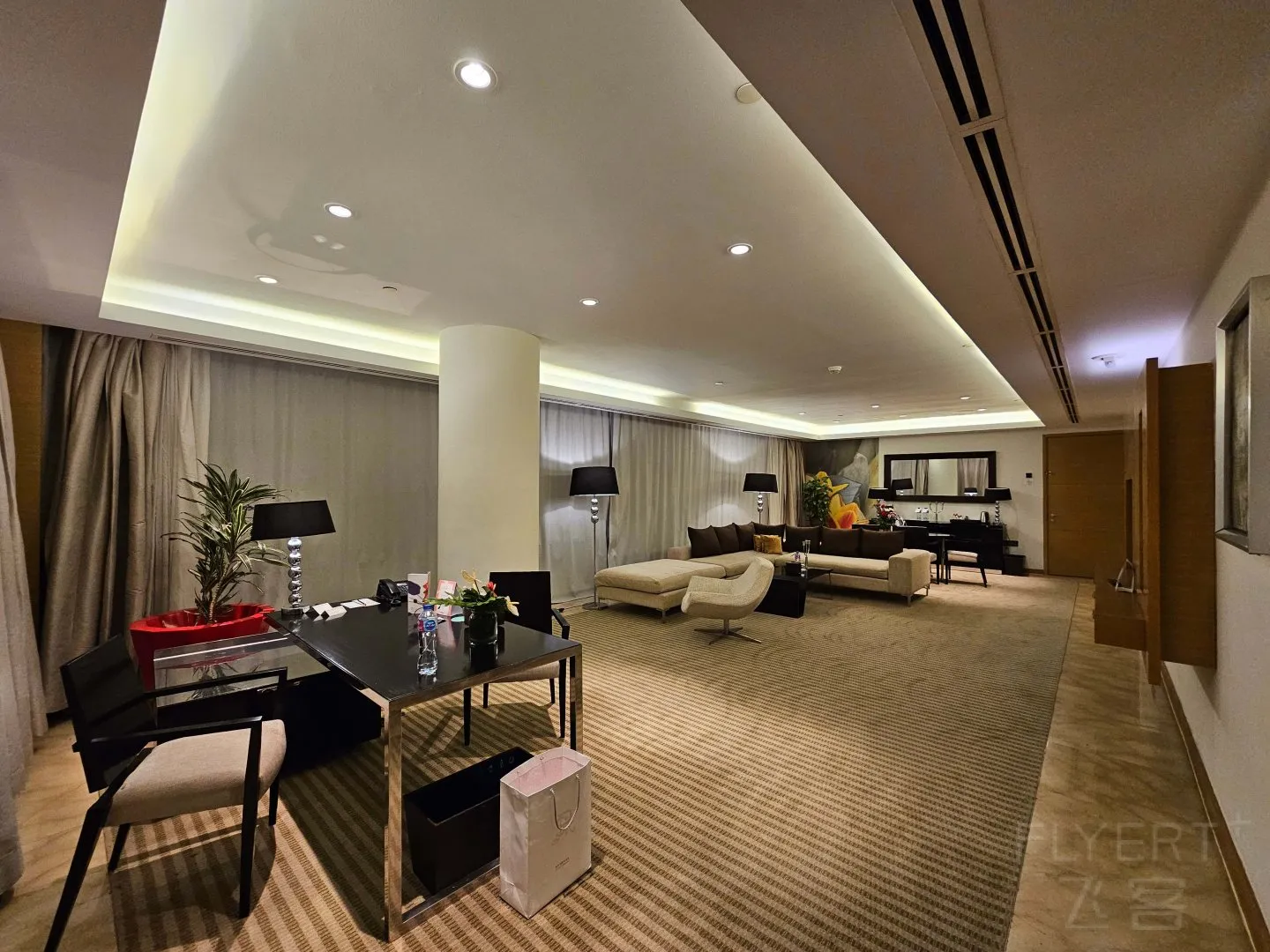 151755DgHVU3qkLGSP3MIi.jpg