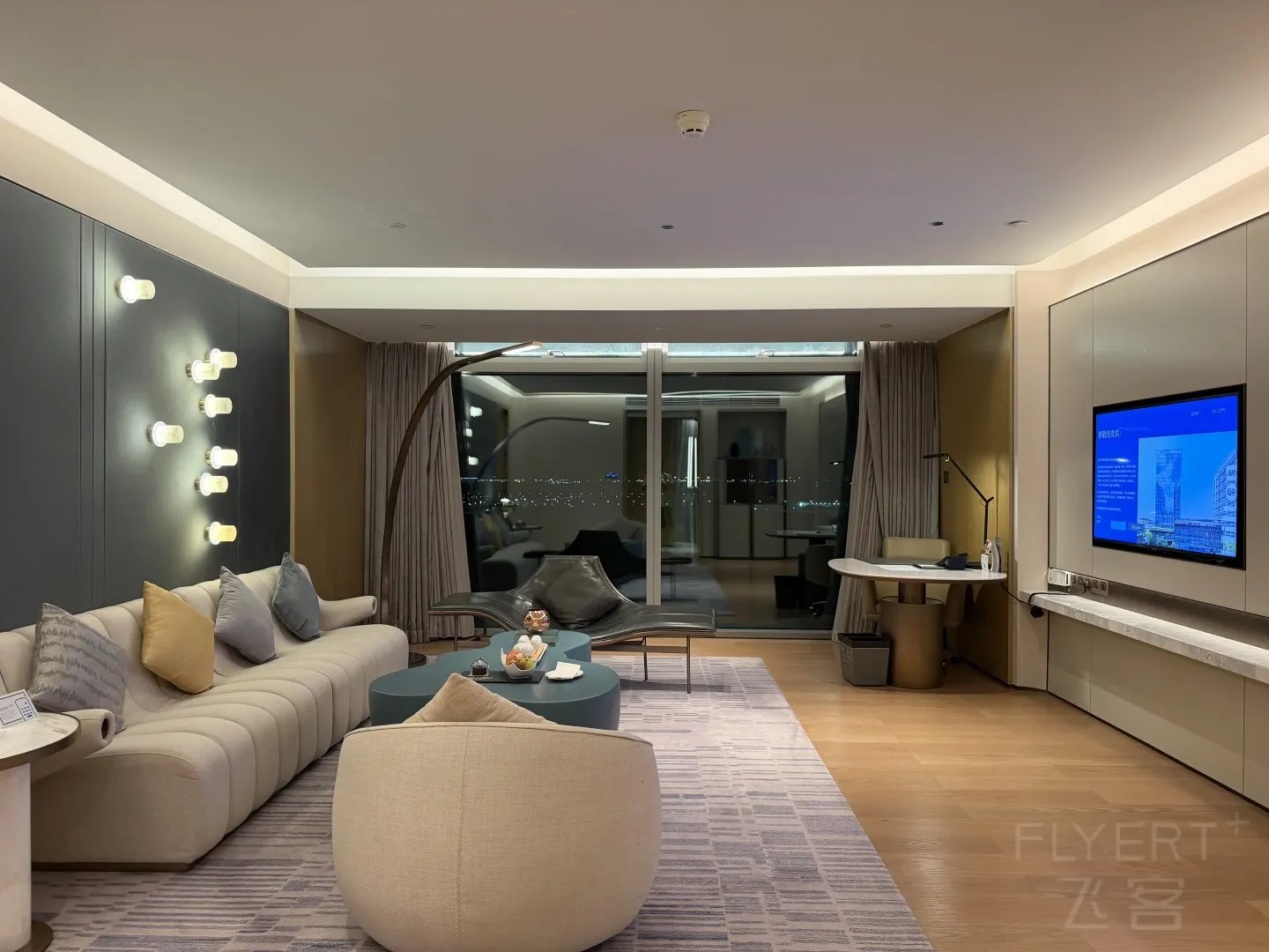 222459PELWZESQLIXUIUJF.jpg