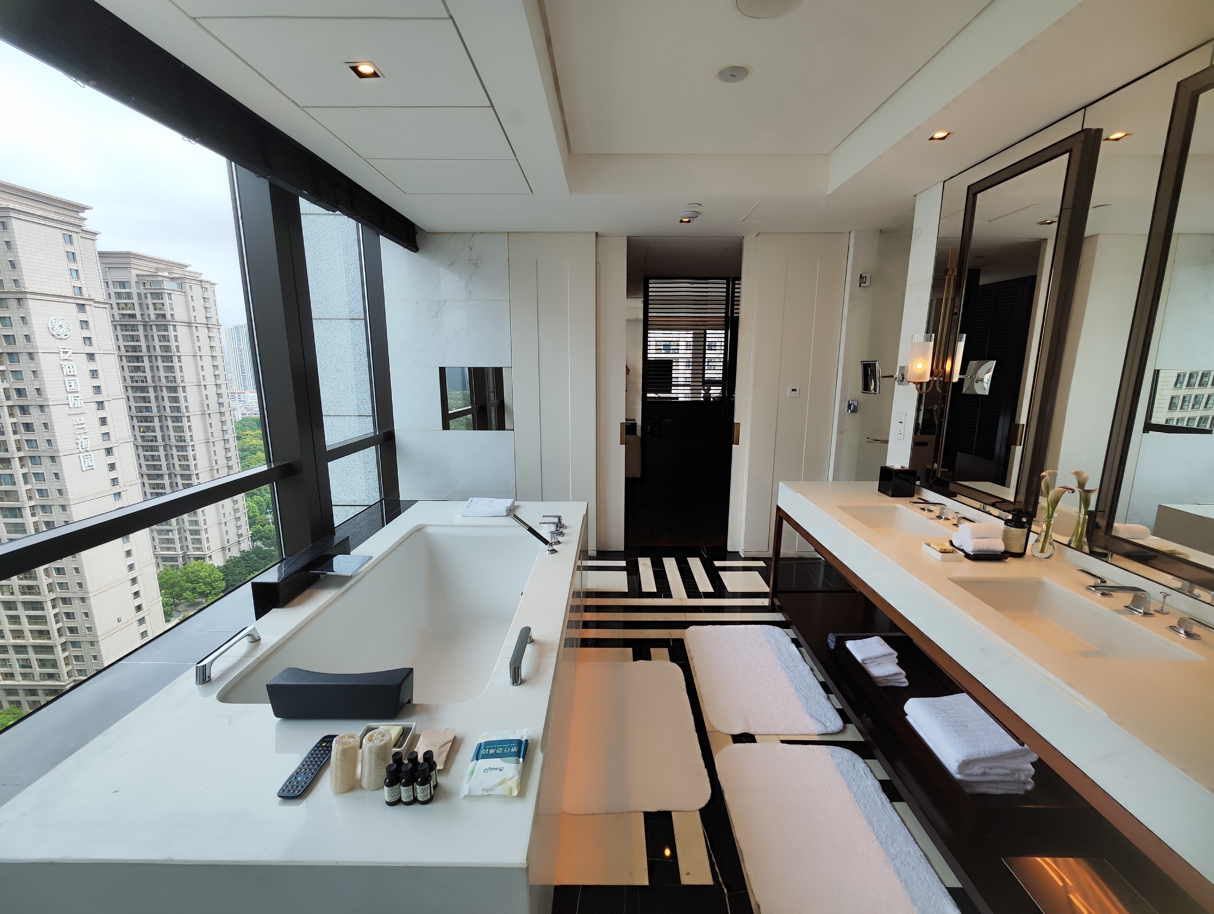 �人�����Ѷ��ɾƵ꡸�Ѷ��ɣ�Ϊ���ʱ�ɽ𡹡����������������һ���������������飡