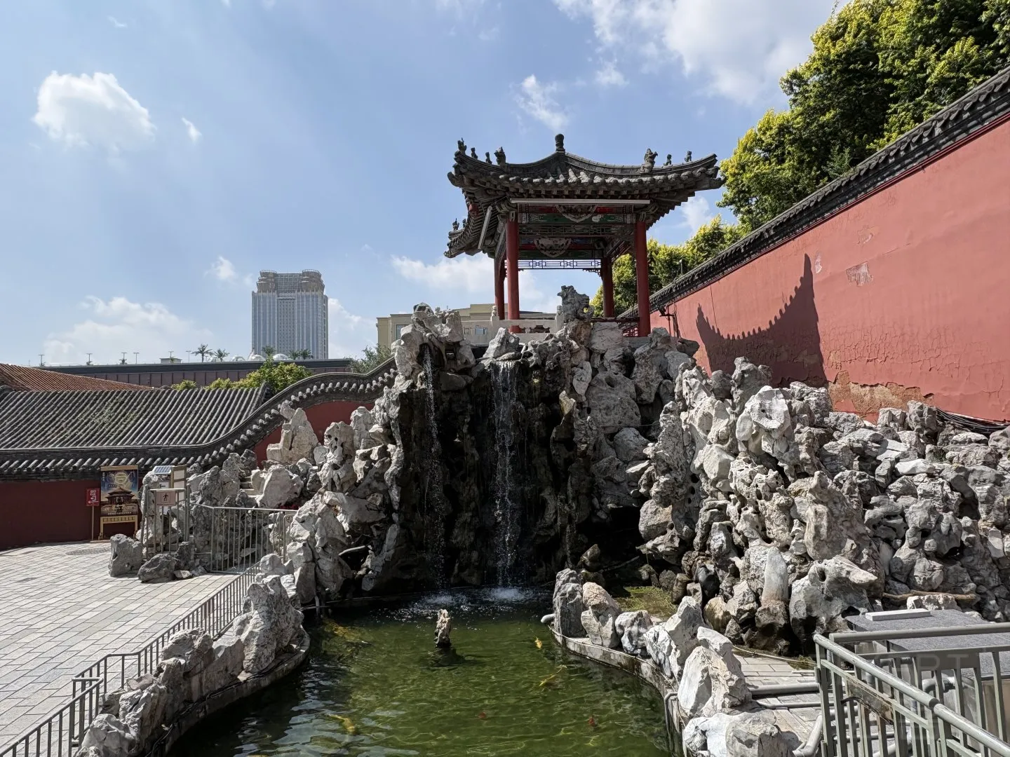 113328CWTWDHWJCDAJWGXU.jpg