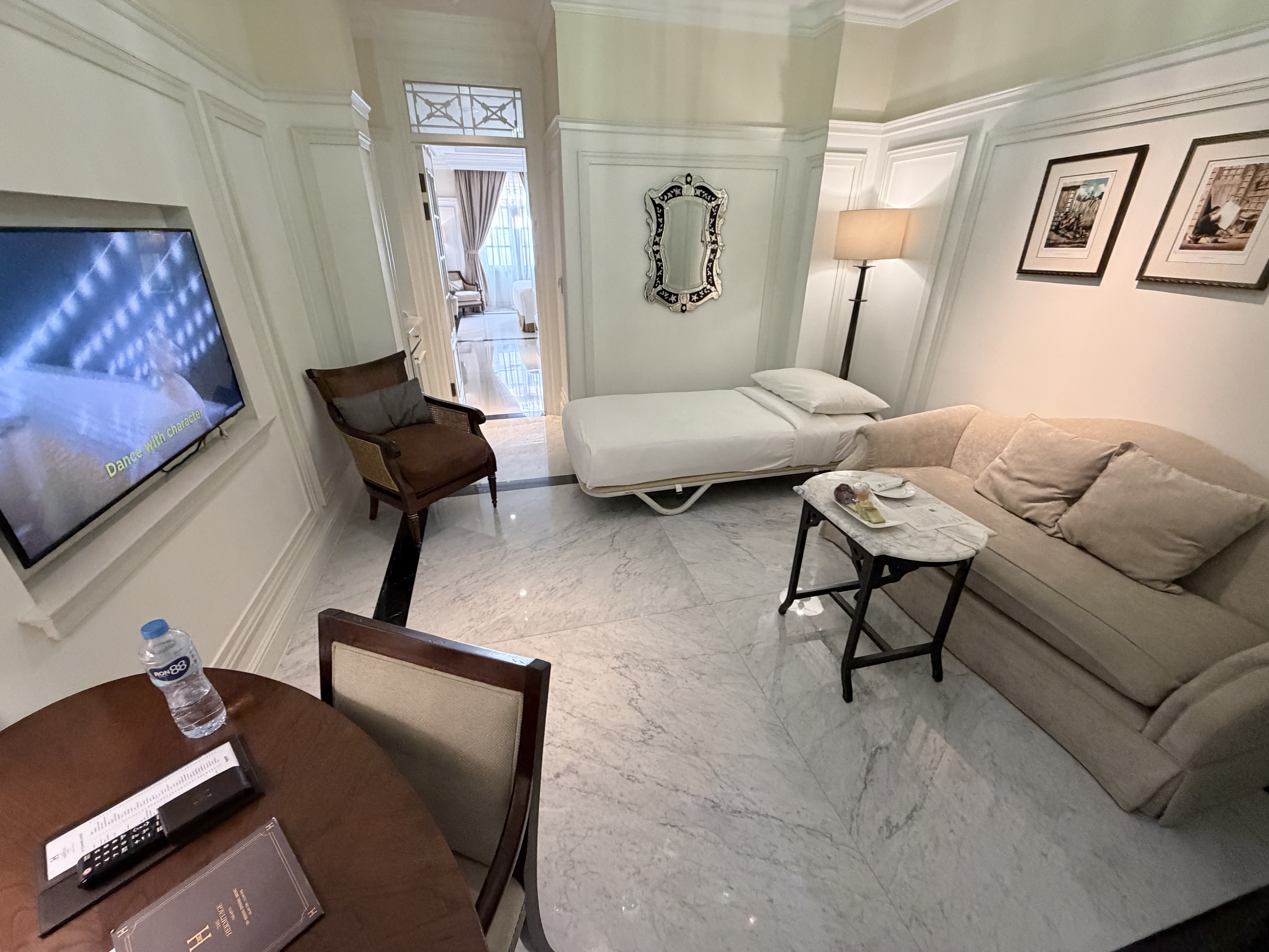 ��̽�żӴ�- Hermitage�Ƶ�������ס���۸���������������[by�Ϻ�Сҽ��]