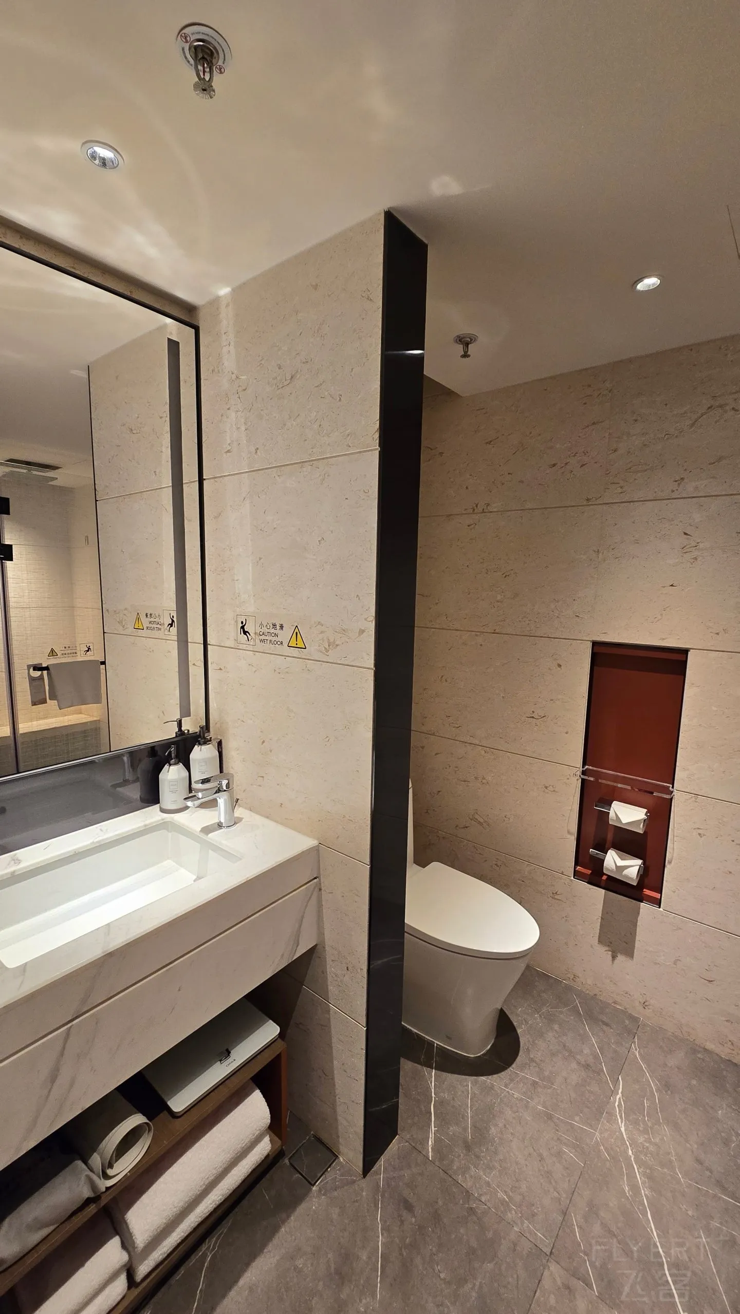 121026LfV0PxqRmAcDl35i.jpg