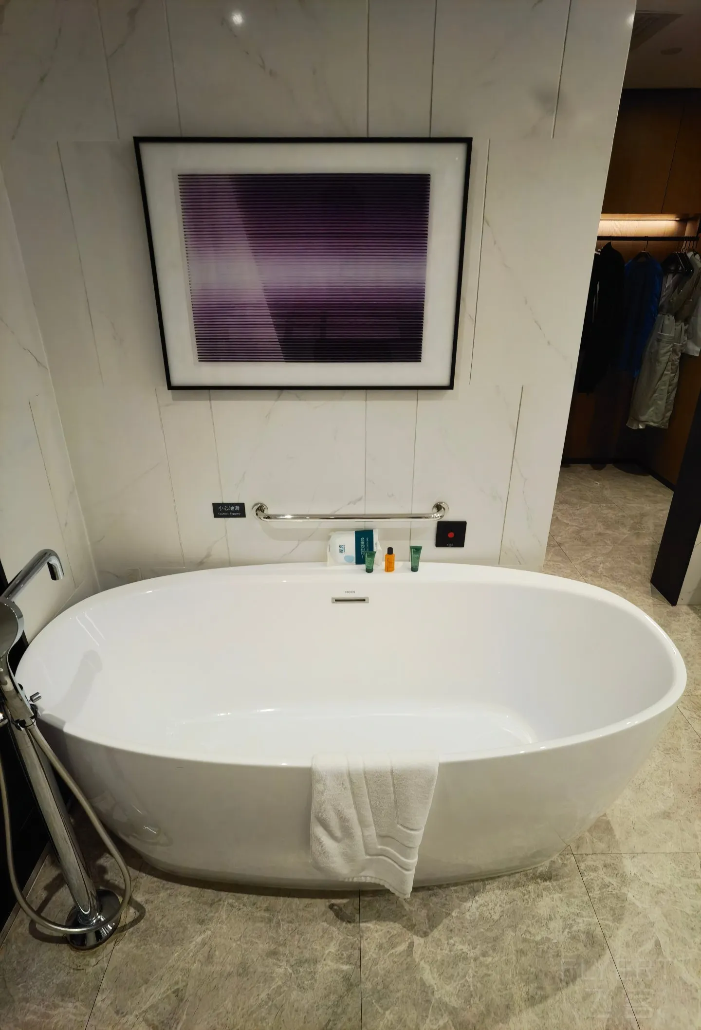 1719588Wc3EsdFLTsEEBCT.jpg